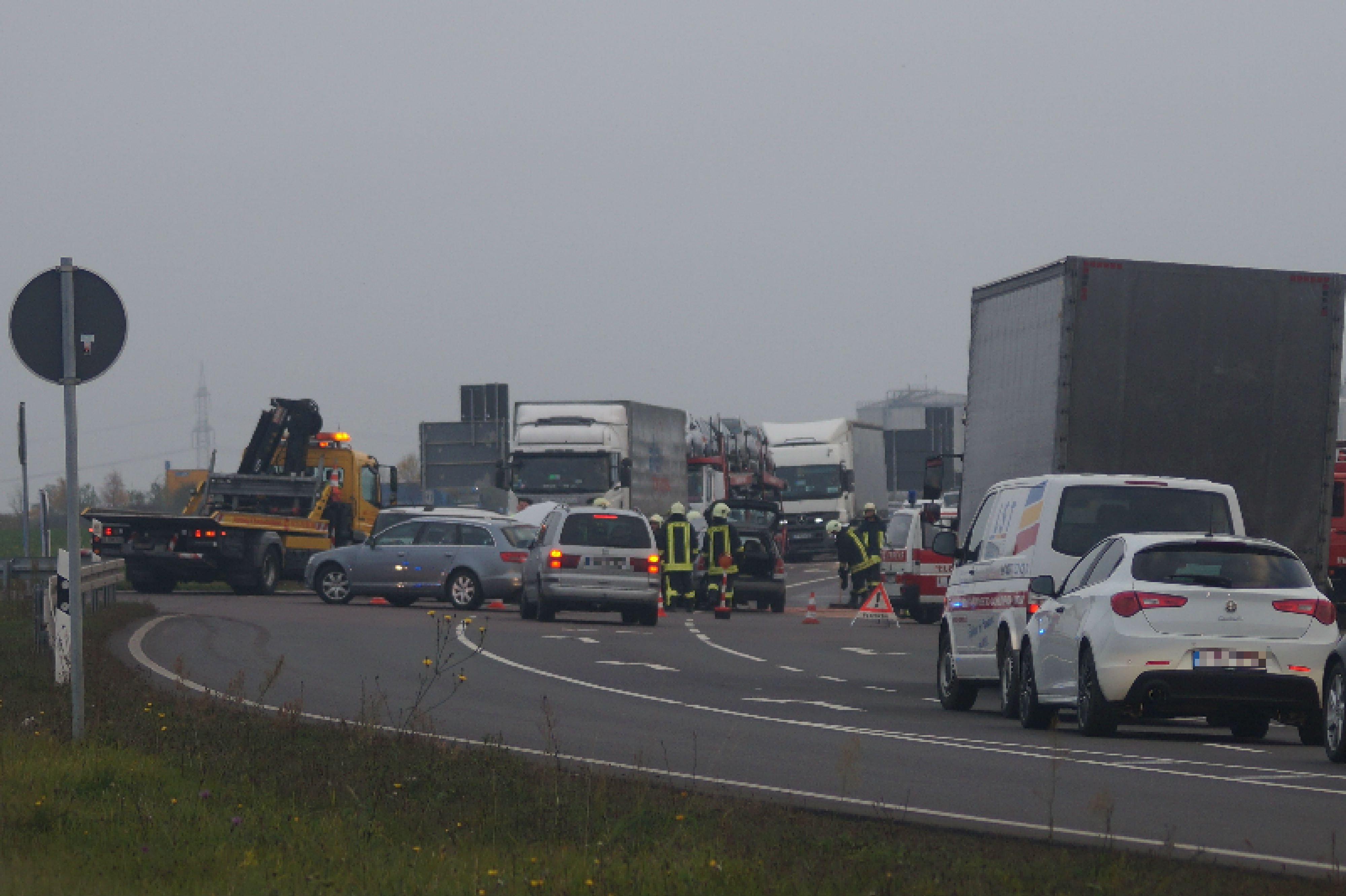 B183 Bei Zörbig: Unfall Auf B183 Bei Zörbig: 49-Jährige Bei ...