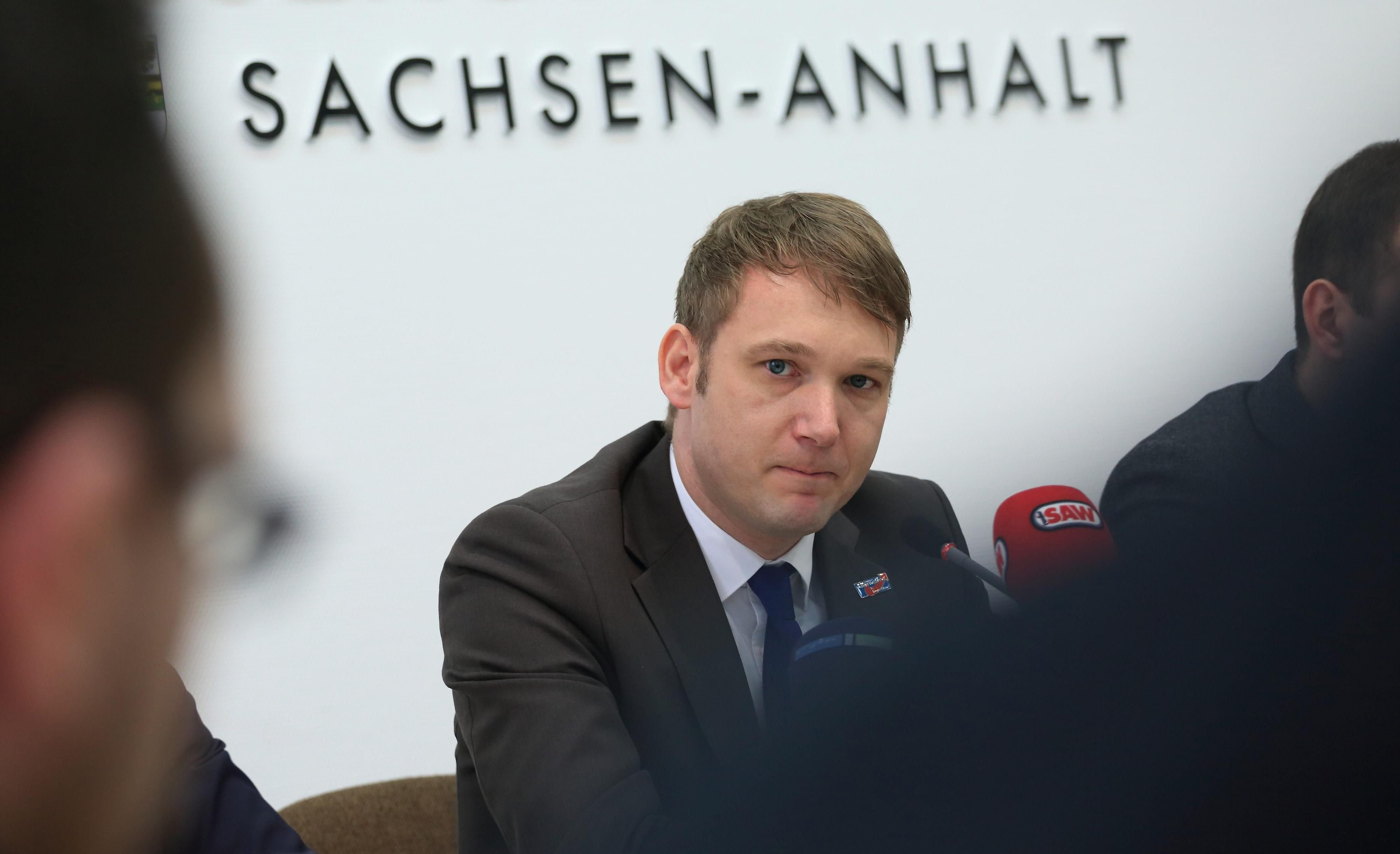 André Poggenburg, Fraktionsvorsitzender der Partei Alternative für Deutschland (AfD) im Landtag, spricht am während der Landespressekonferenz in Magdeburg.
