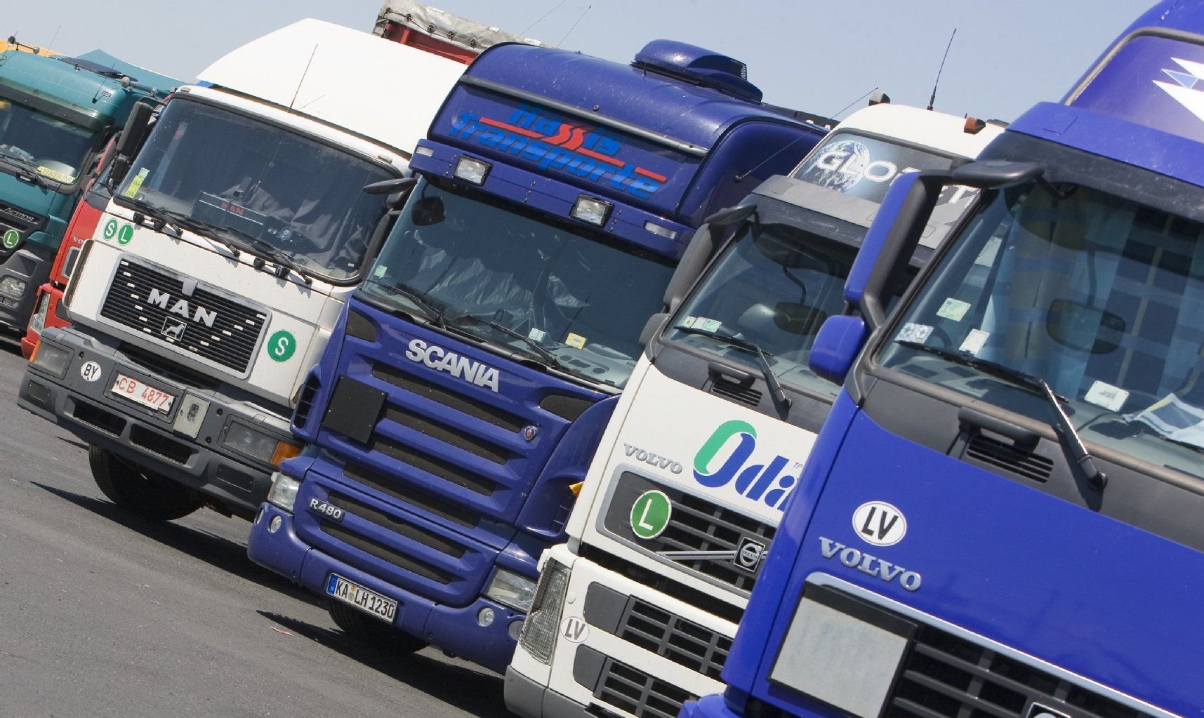 Lkw auf einem Rastplatz