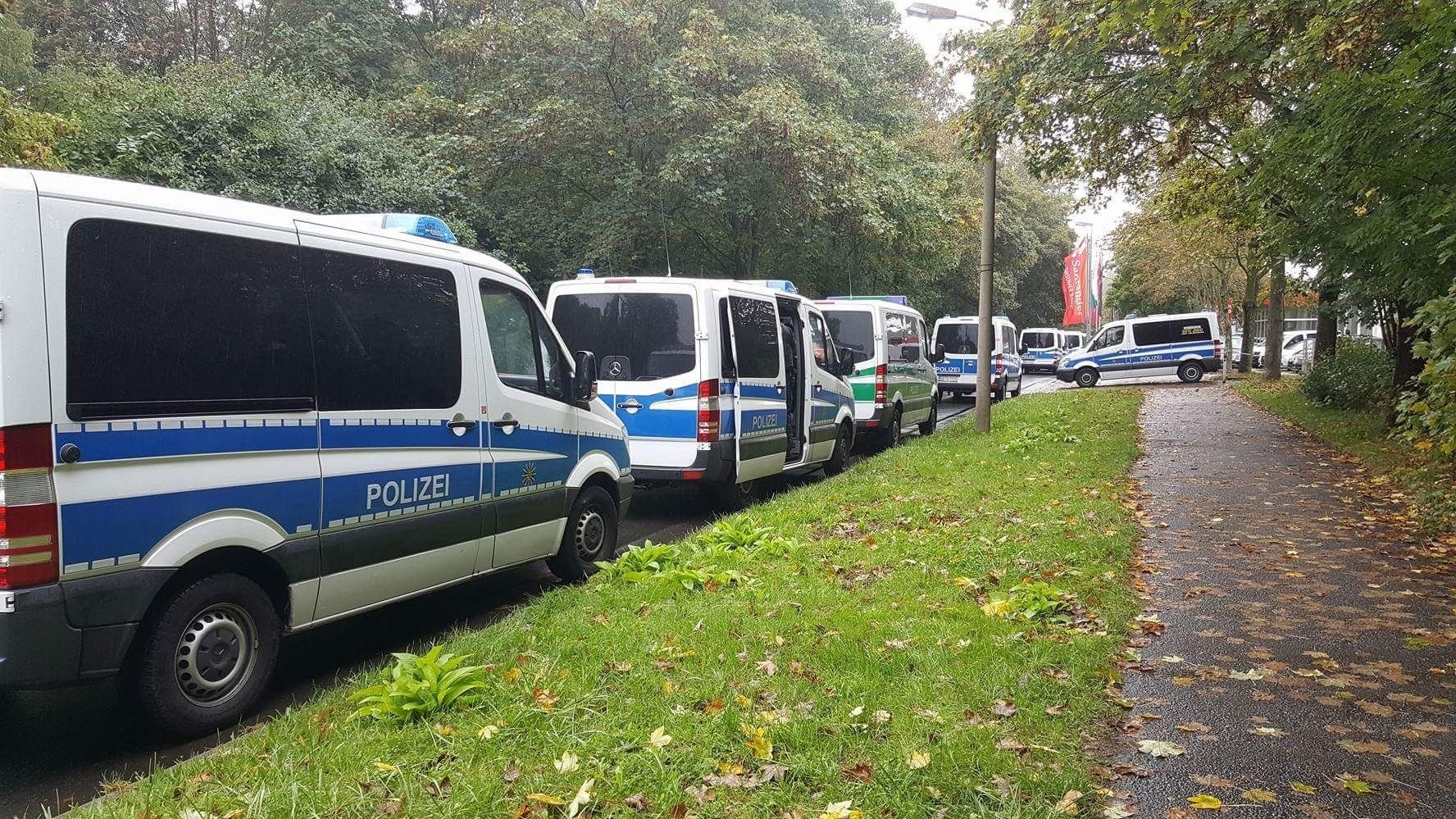 Seit dem Morgen lief der Großeinsatz der Polizei in einem Chemnitzer Plattenbauviertel.