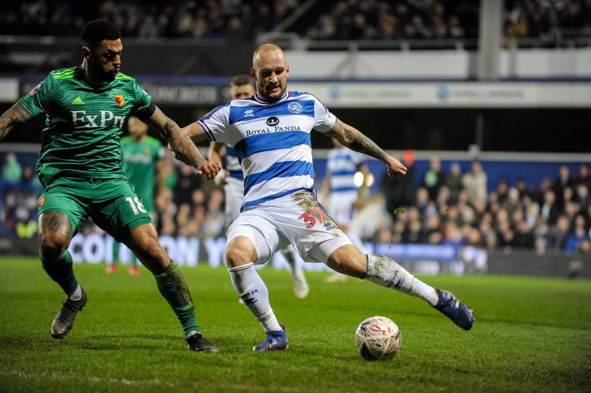Toni Leistner (r.) schied mit den Queens Park Rangers im FA-Cup gegen den FC Watford aus.
