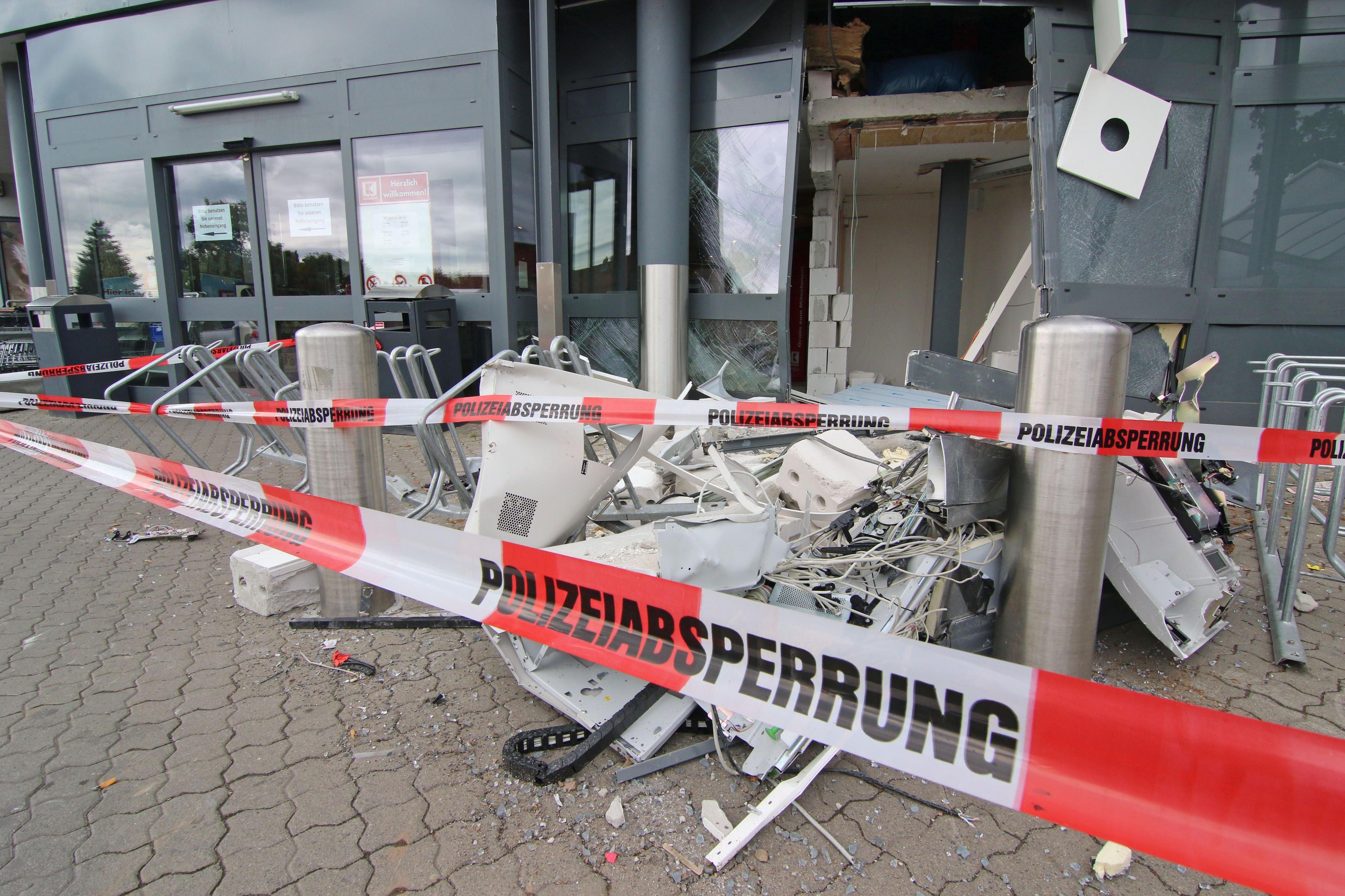 Die eingerissene Supermarkt-Wand in Thale.