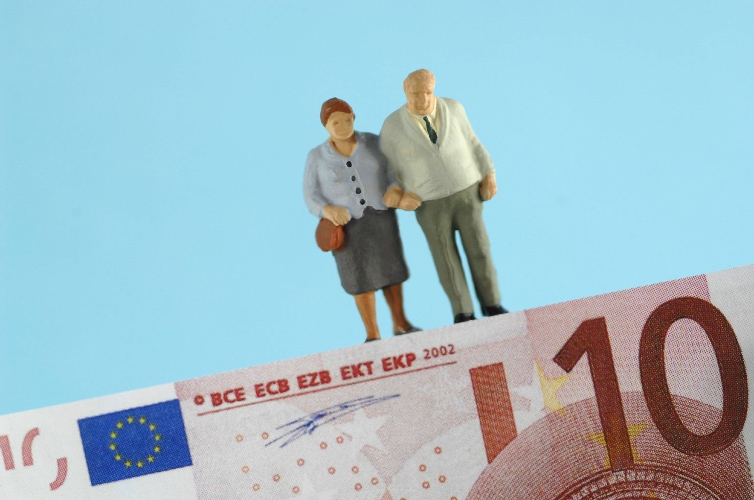 Zu viele Frauen verlassen sich in Sachen Rente auf den Ehepartner. Doch fast jede zweite Ehe wird hierzulande geschieden.