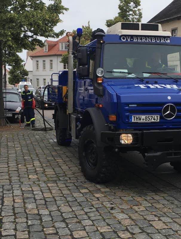 Wasser marsch! Das THW hat am Samstag Bäume gegossen.