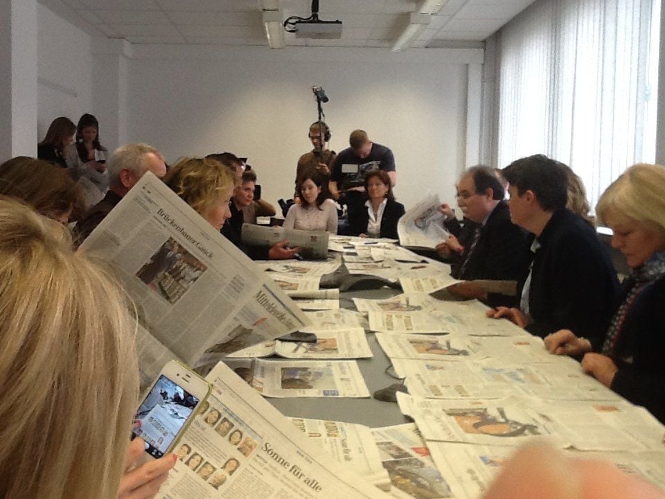 In der 11-Uhr-Konferenz.