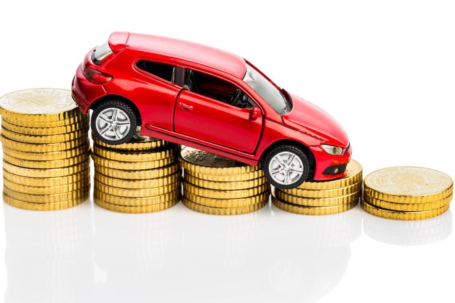 Wer die Beiträge für Kfz-Haftpflicht und Kasko vergleicht, kann Geld sparen. Autofahrer sollten sich aber nicht nur am Preis orientieren.