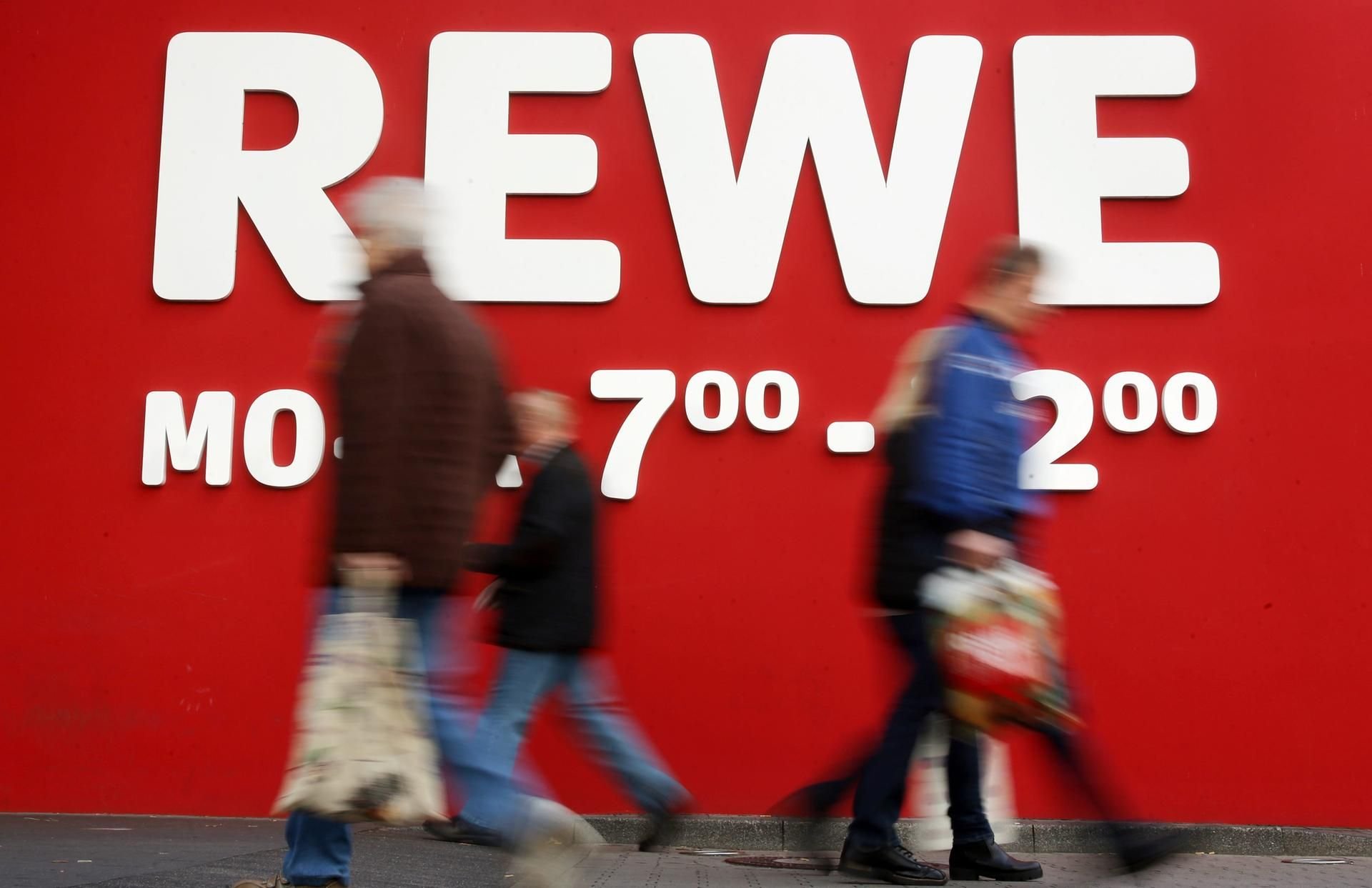 Auch bei Rewe soll es in einem Testlauf Arbeitslosengeld II geben.