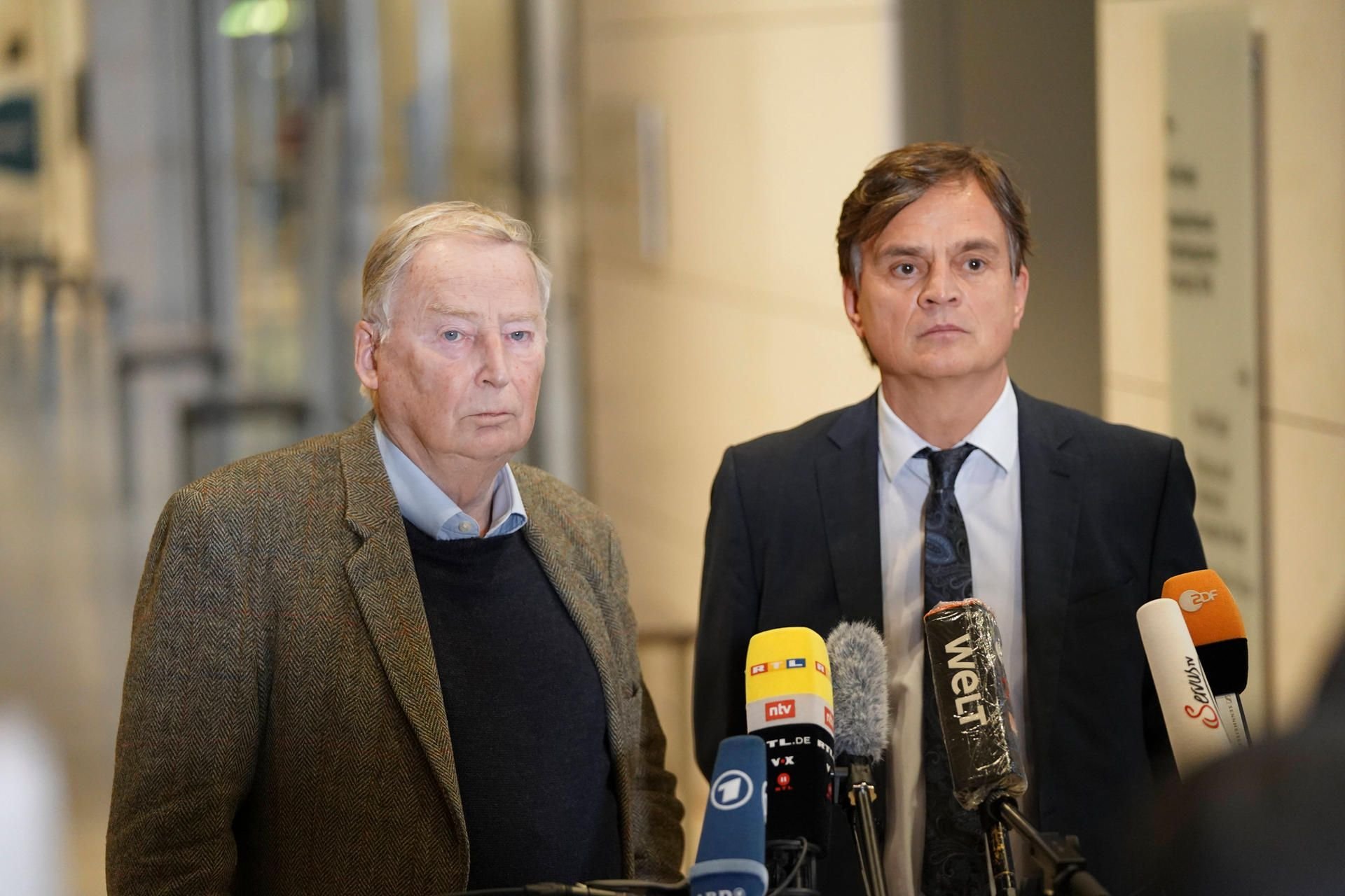 Die AfD Spitze um Alexander Gauland (links) und Bernd Baumann äußern sich vor der Presse zum Vorfall und Angriff auf Bundeswirtschaftsminister Peter Altamaier durch zwei Gäste der AfD Fraktion Mitte November.