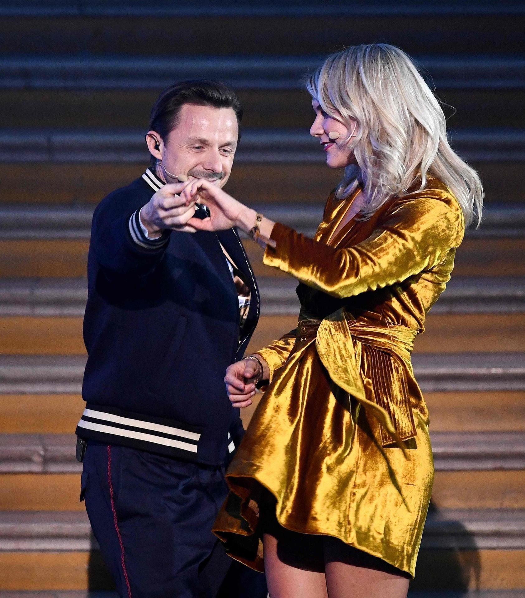 Ada Hegerberg (r.) mit DJ Martin Solveig