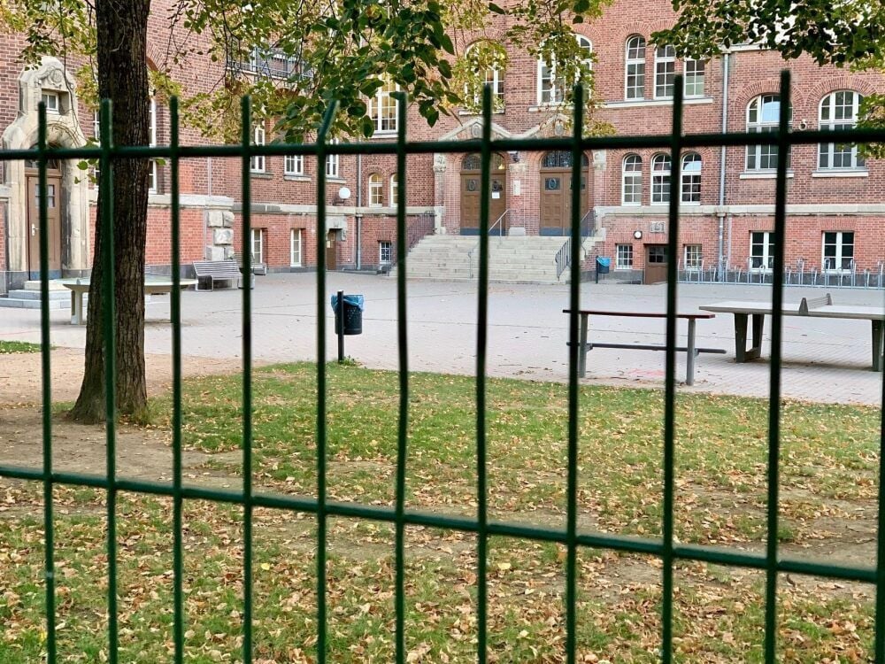 Die Reil-Sekundarschule bleibt bis Dienstag komplett geschlossen. Wann hier wieder unterrichtet werden kann, ist unklar.