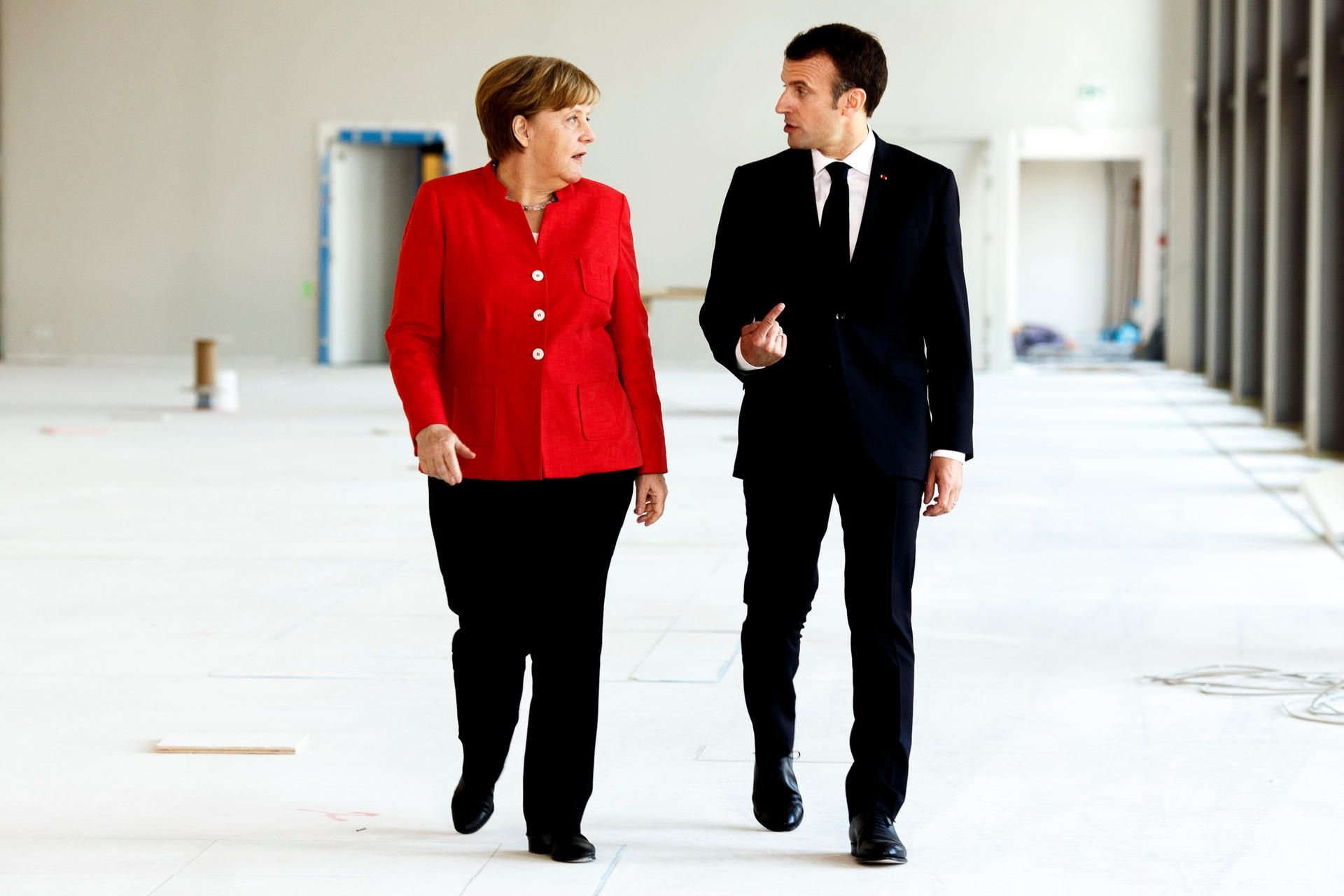Angela Merkel und Emmanuel Macron vor einer Pressekonferenz in Berlin.