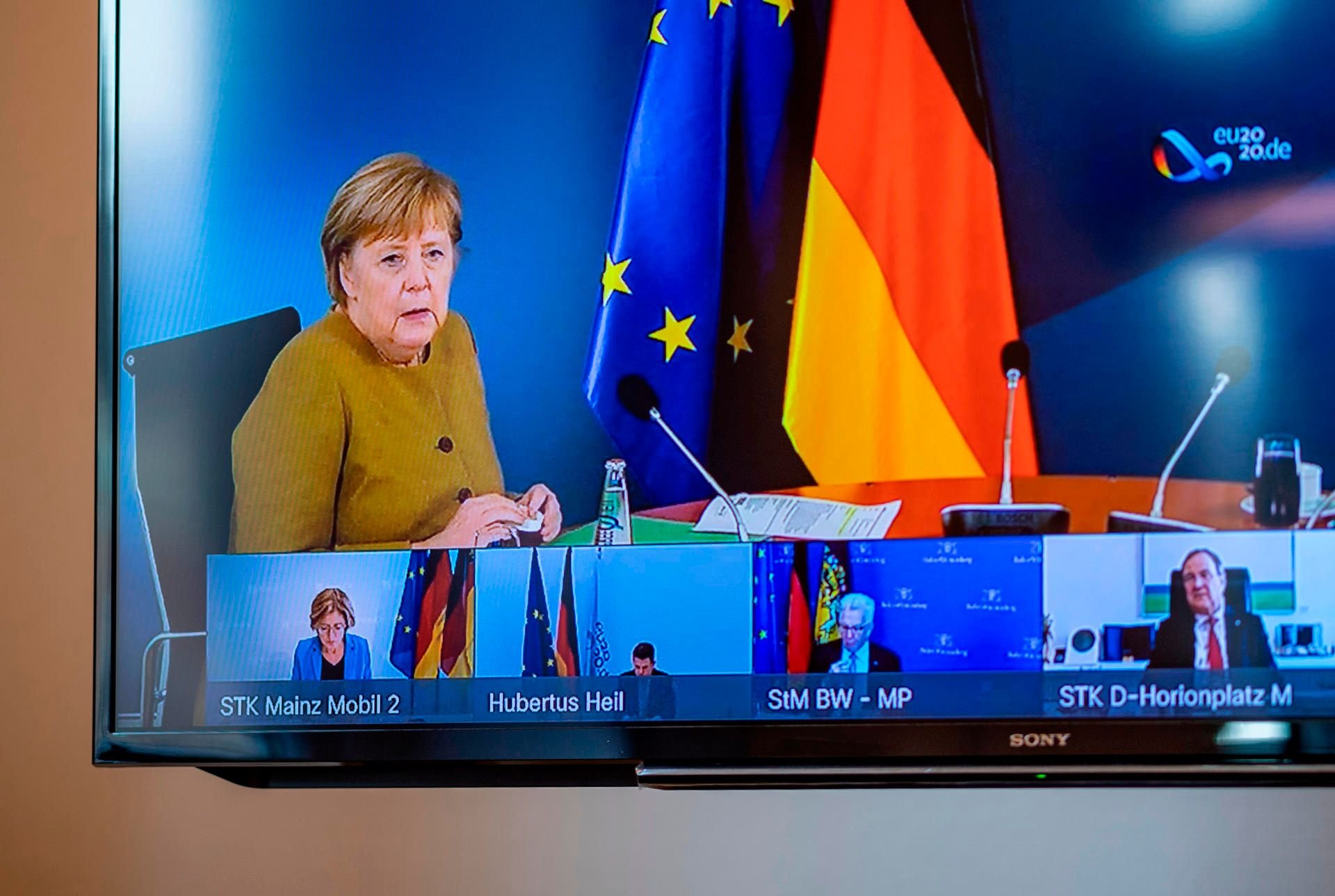 Bundeskanzlerin Angela Merke berät in einer Videokonferenz mit den deutschen Ministerpräsidenten.