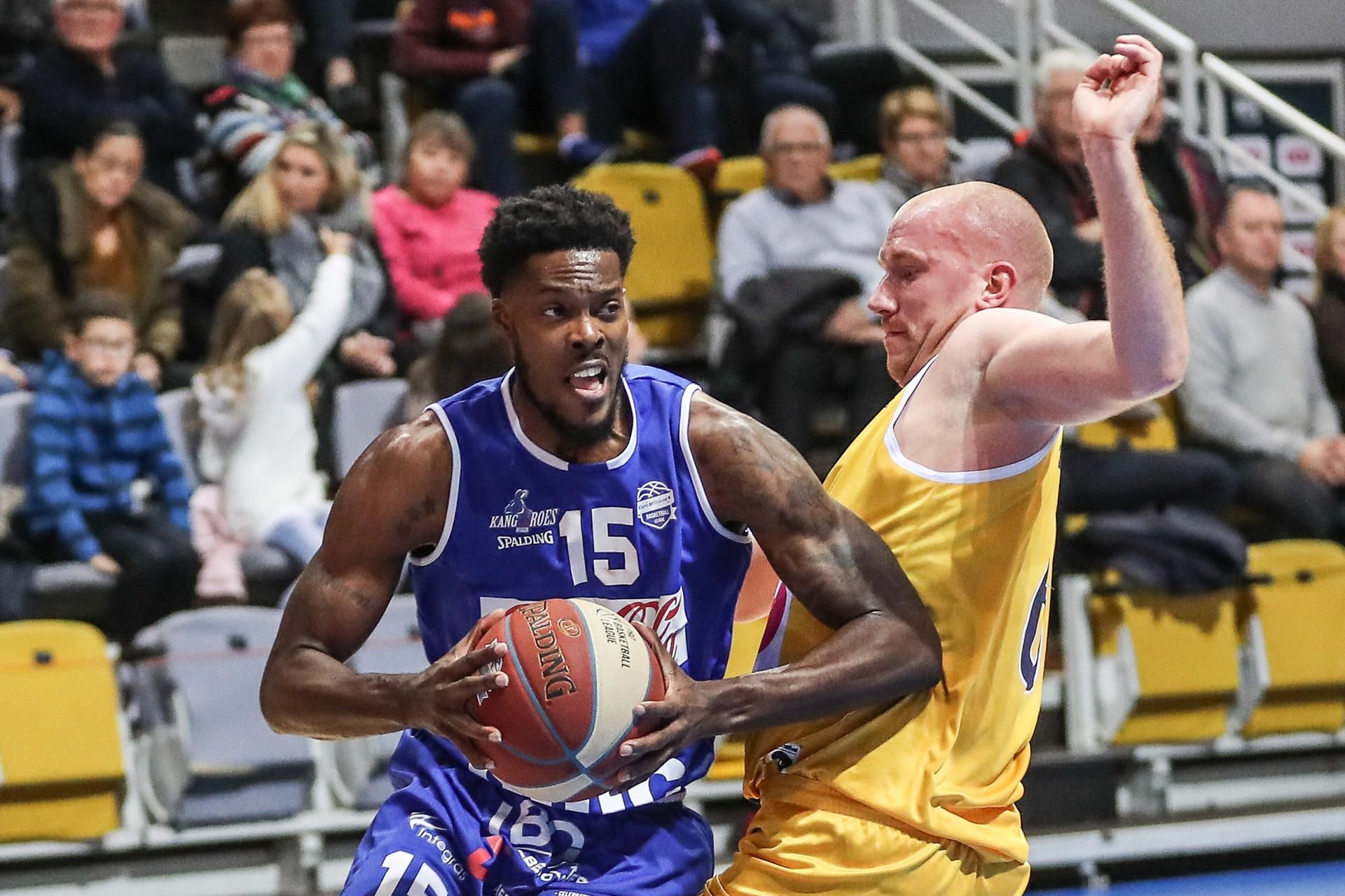 Shavon Coleman (l.), hier 2019 im Trikot der Kangoeroes Basket Mechelen.