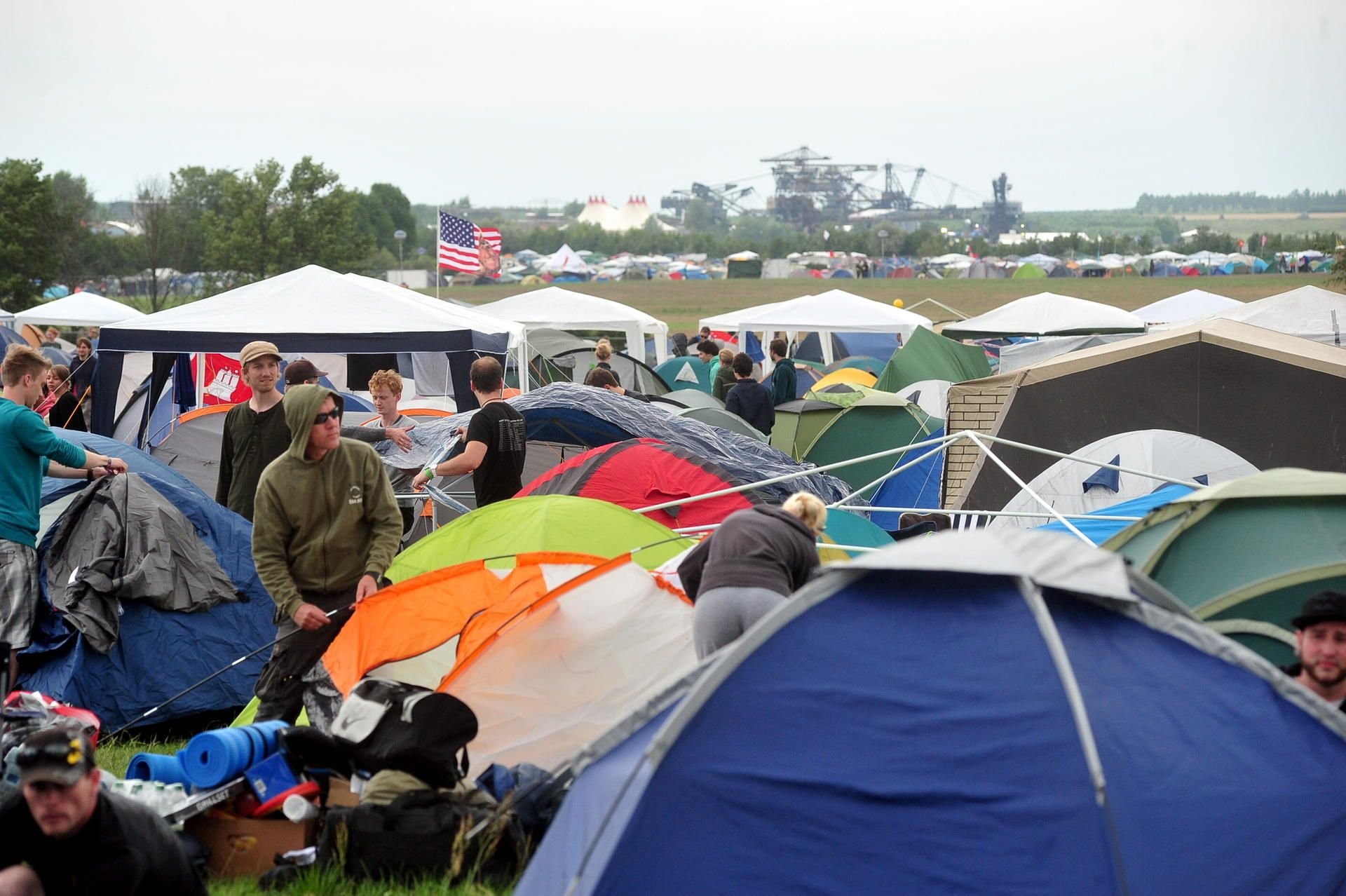 Wenn Festivals wie Splash! oder Melt in Ferropolis sind, werden die Flächen vor der Stadt aus Eisen zum riesigen Campingplatz.