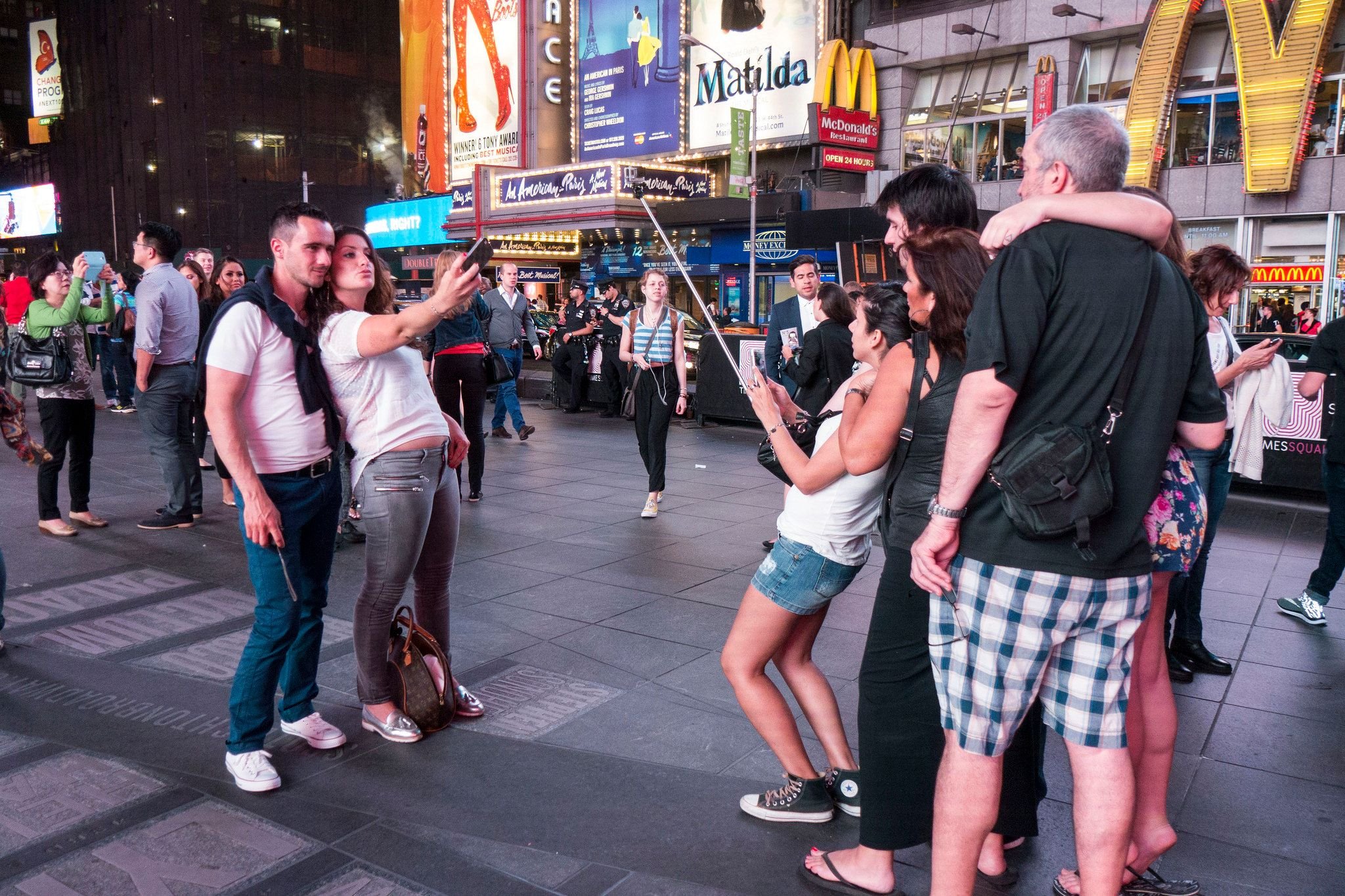 Selfie-Duell am New Yorker Times Square.