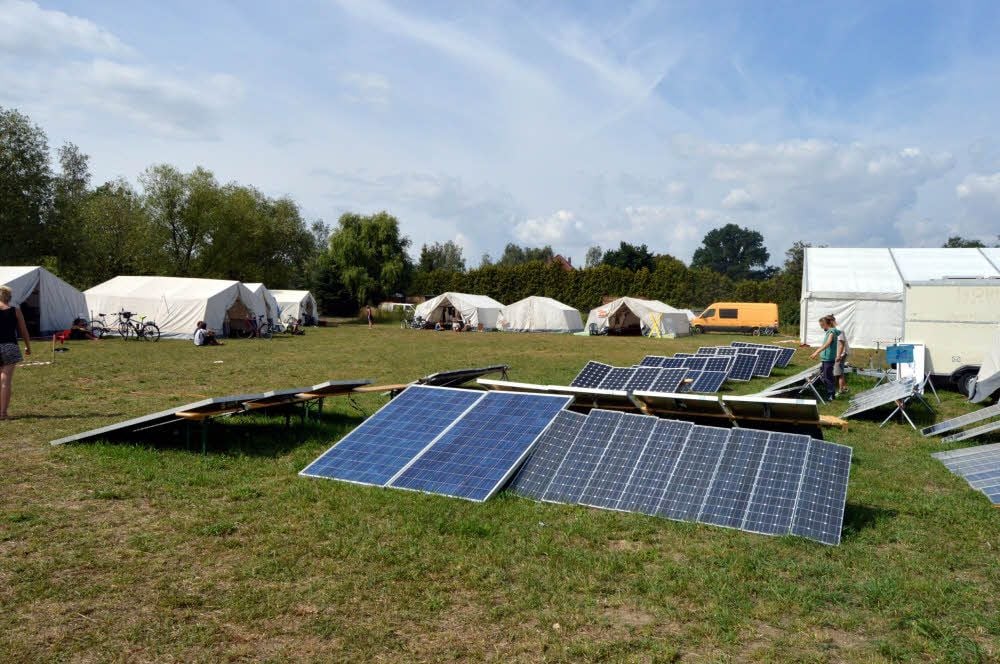 Strom, den die Klimaaktivisten während der Woche in Pödelwitz verbrauchen, erzeugen sie selbst durch Solarzellen.