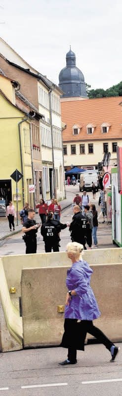 Betonblöcke stehen unter anderem in der Freistraße.