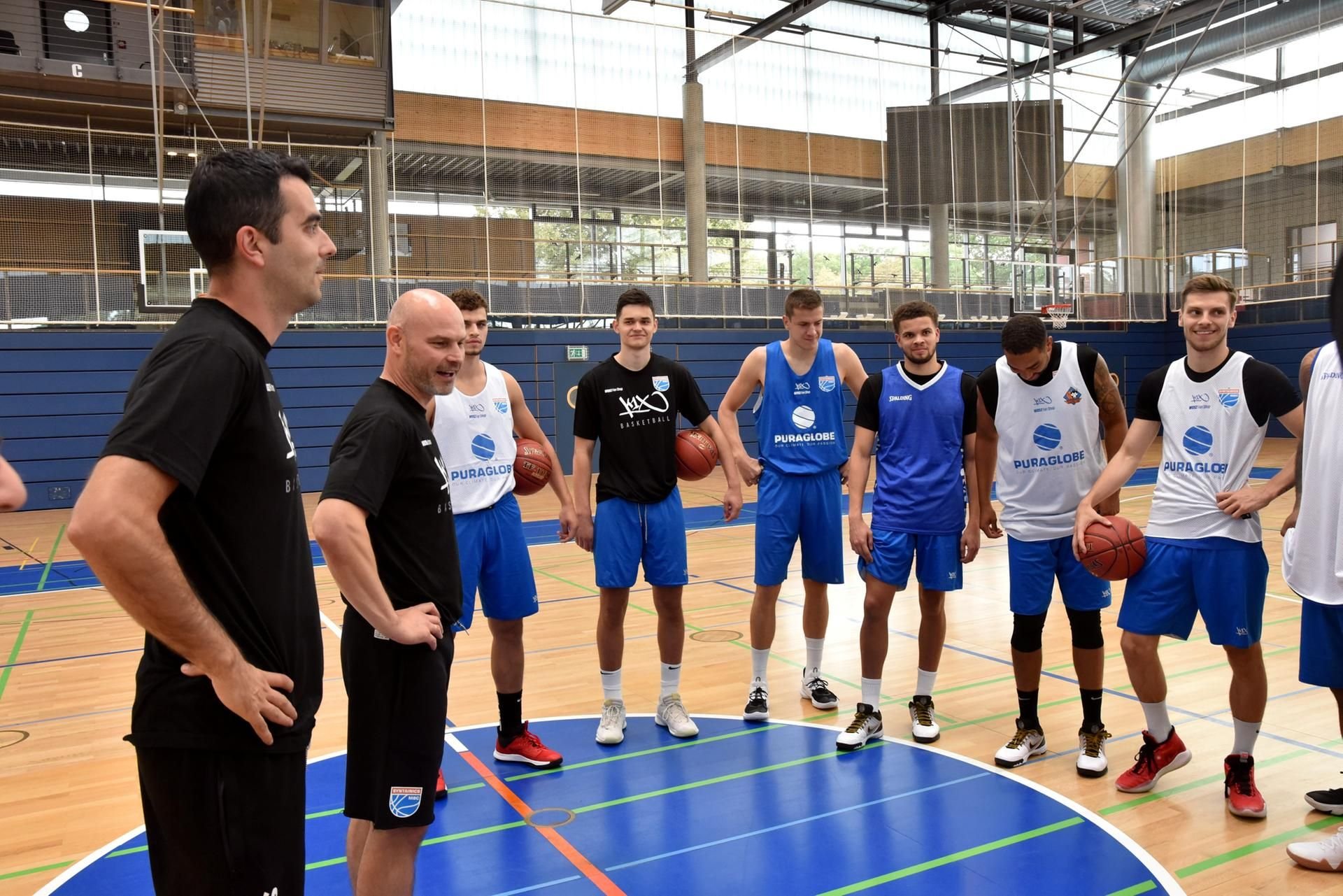 Das Trainerteam des MBC begrüßt die neue Mannschaft beim ersten Training in Weißenfels.