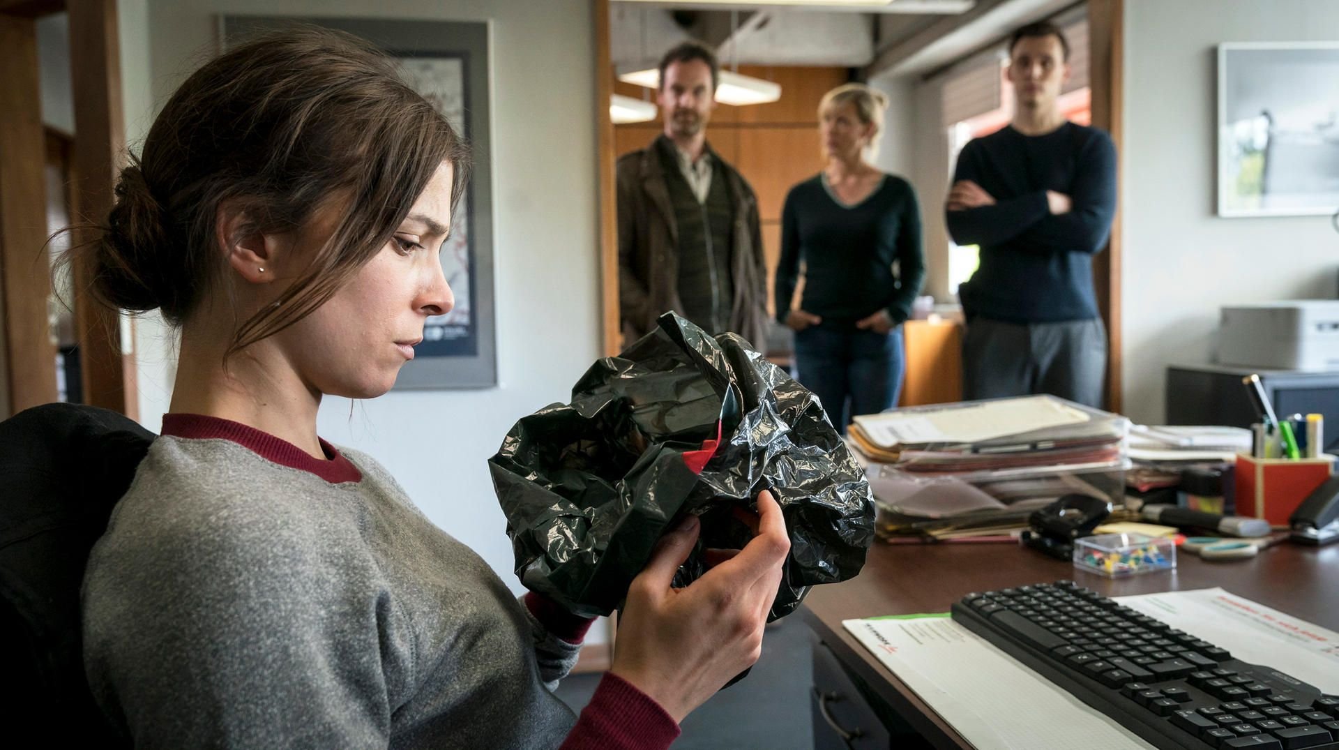 Kommissarin Nora Dalay (Aylin Tezel) versucht im dem Dortmunder Tatort den Mord an einer Ärztin nachzuvollziehen.