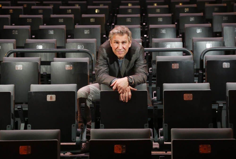 Von der Bühne auf den Regie-Stuhl: Michael Kind inszeniert in Halle ein eigenes Projekt - und kehrt damit heim, für ein paar Wochen.