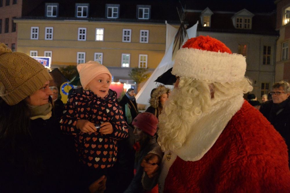 Der Weihnachtsmann wird auch diesmal wieder auf dem Weihnachtsmarkt in Aschersleben erwartet.