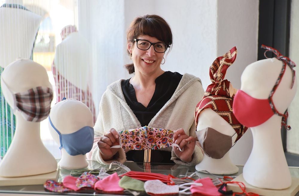 Modedesignerin Laura Cugat Schoch näht Masken: „Das ist der Weg, wie wir uns schützen müssen“, ist sie sich sicher.