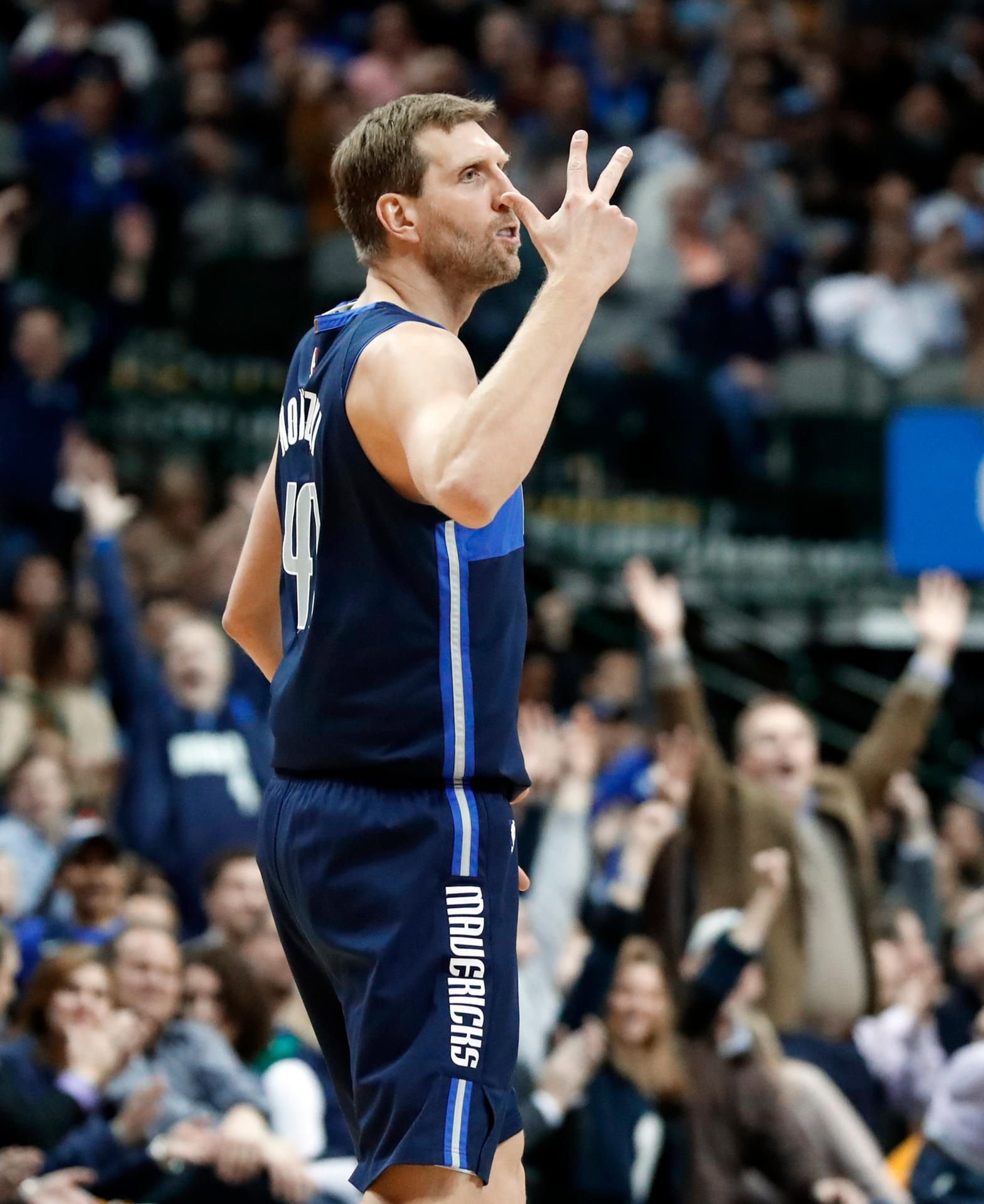 Hat es nicht verlernt: Dirk Nowitzki nach einem erfolgreichen Drei-Punkte-Wurf