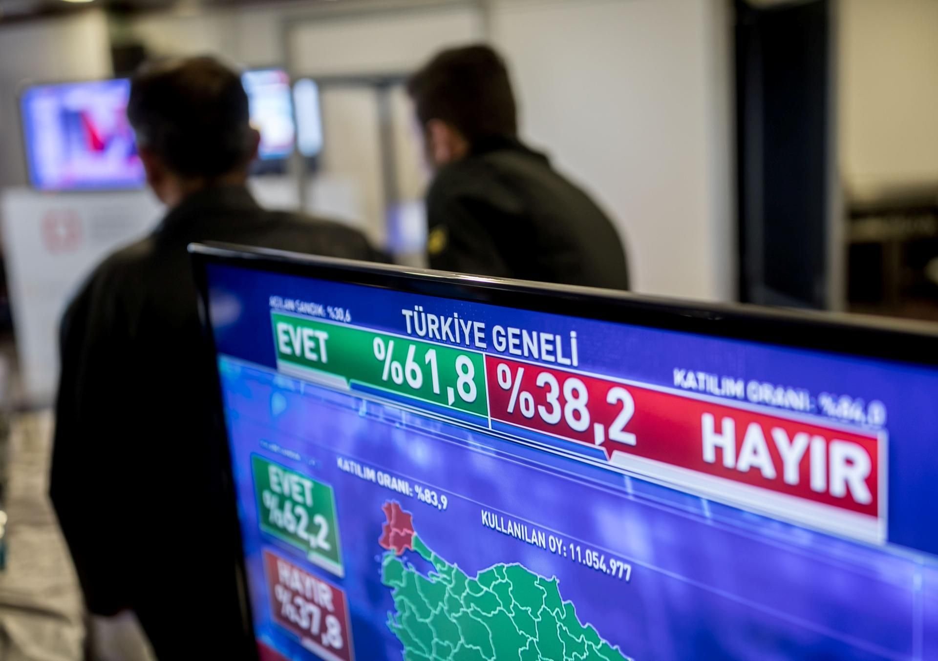 Türkische Fernsehsender berichteten am Abend über die Ergebnisse.