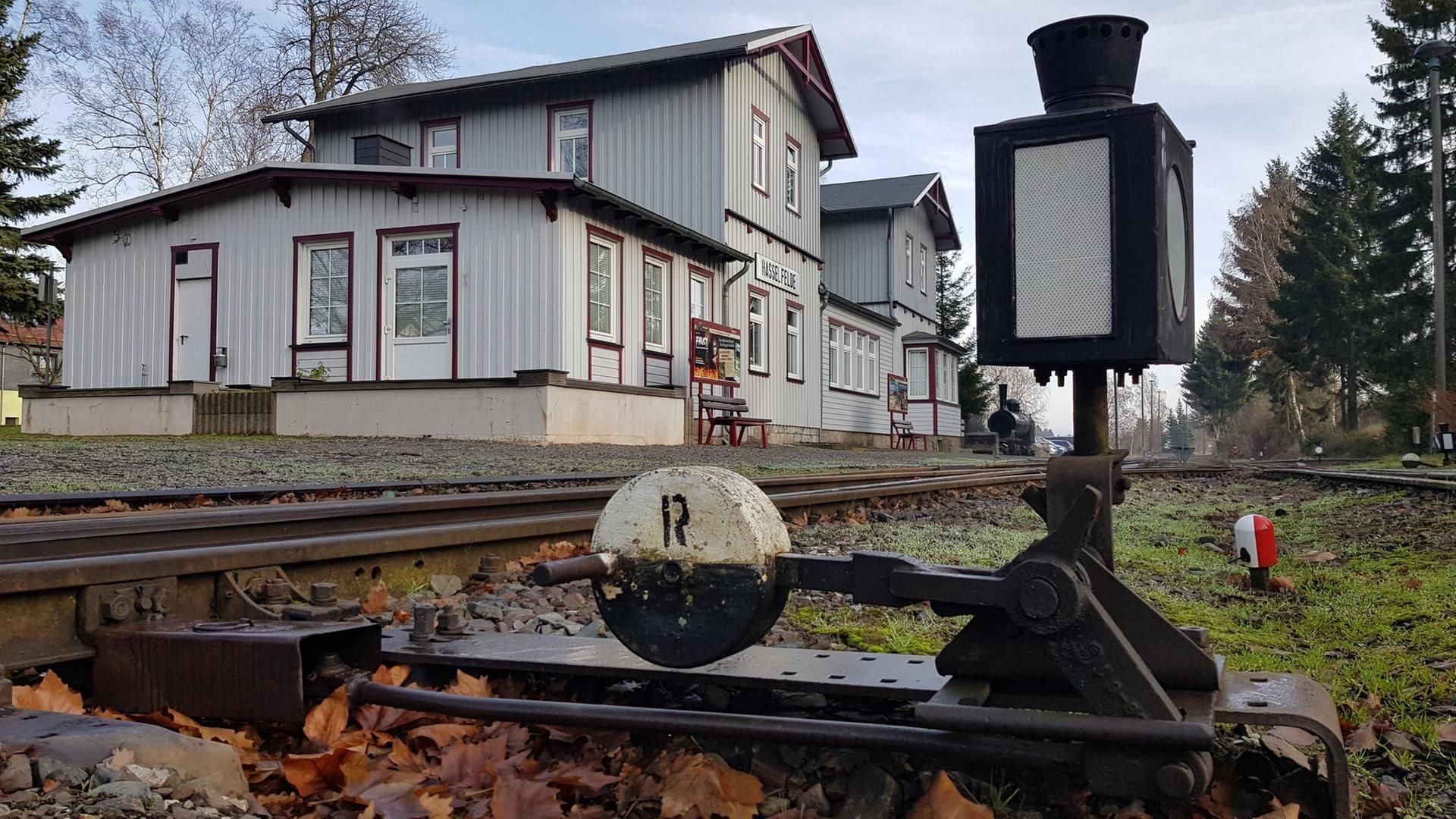 Das ehemalige Empfangsgebäude des Hasselfelder Bahnhofs ist heute Sitz der RR Software GmbH.