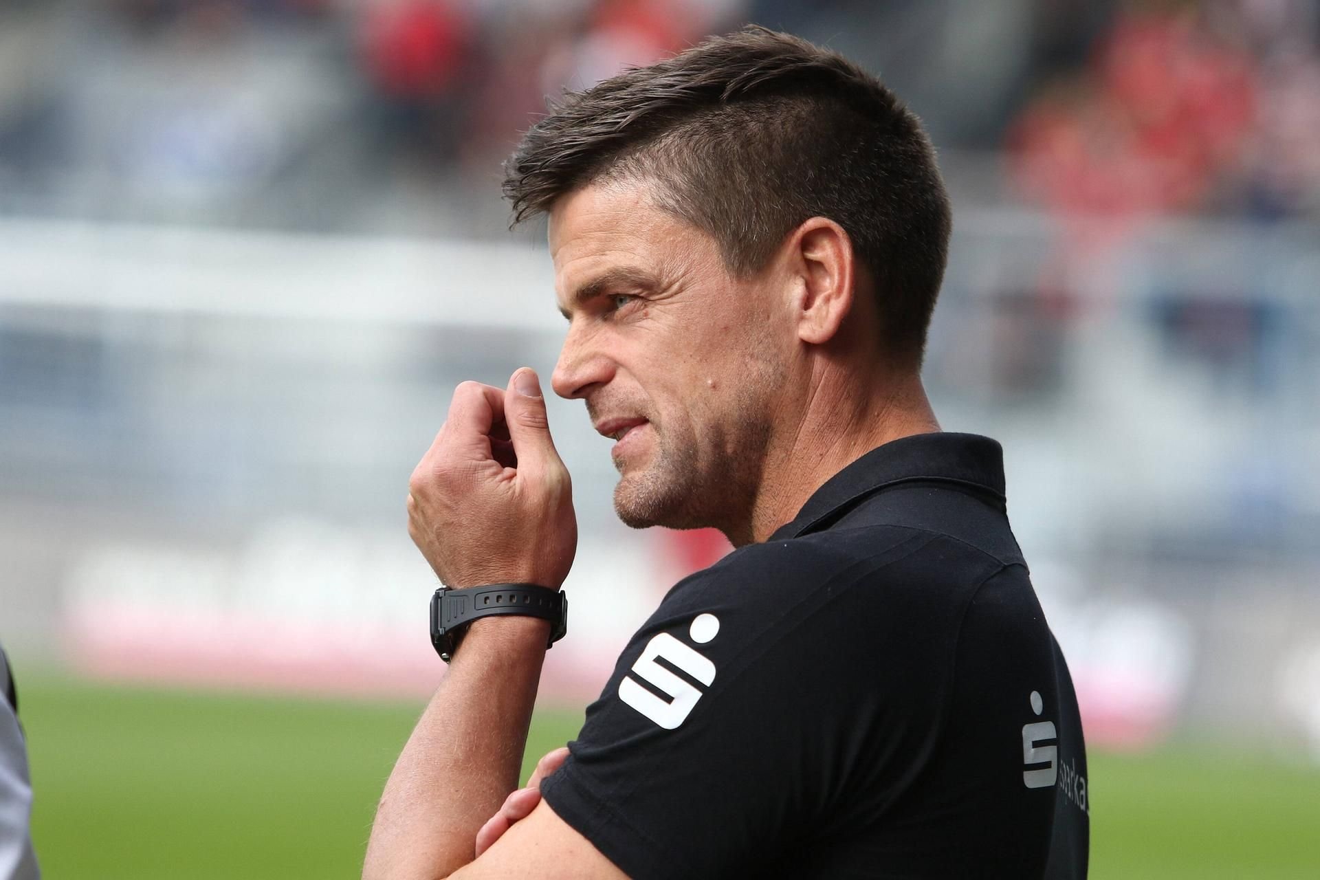 HFC-Trainer Torsten Ziegner wurde gegen Wehen Wiesbaden auf die Tribüne geschickt.