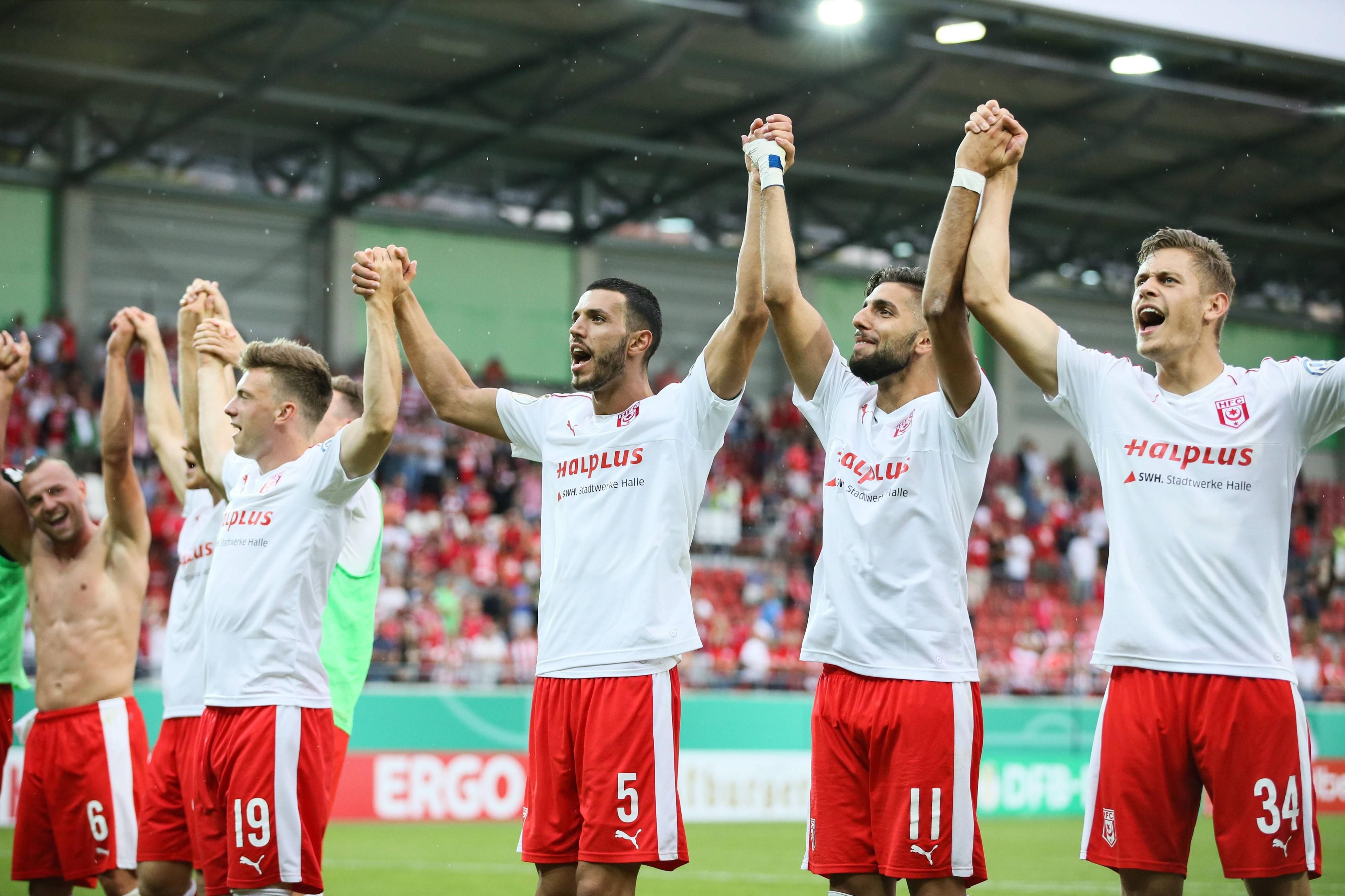 Jubeln über den Pokalsieg und das Testspiel gegen Borussia Dortmund: Die HFC-Spieler.