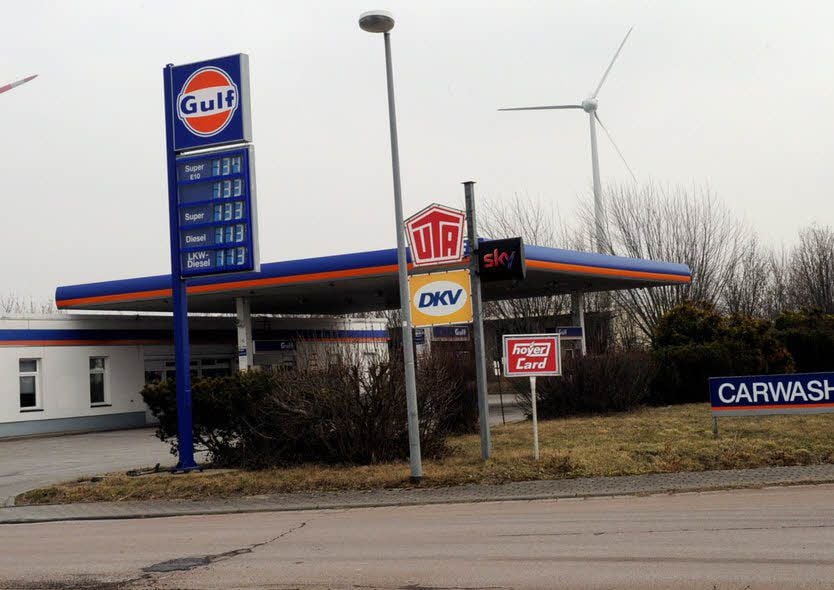 Im Visier: die Tankstelle in Polleben.