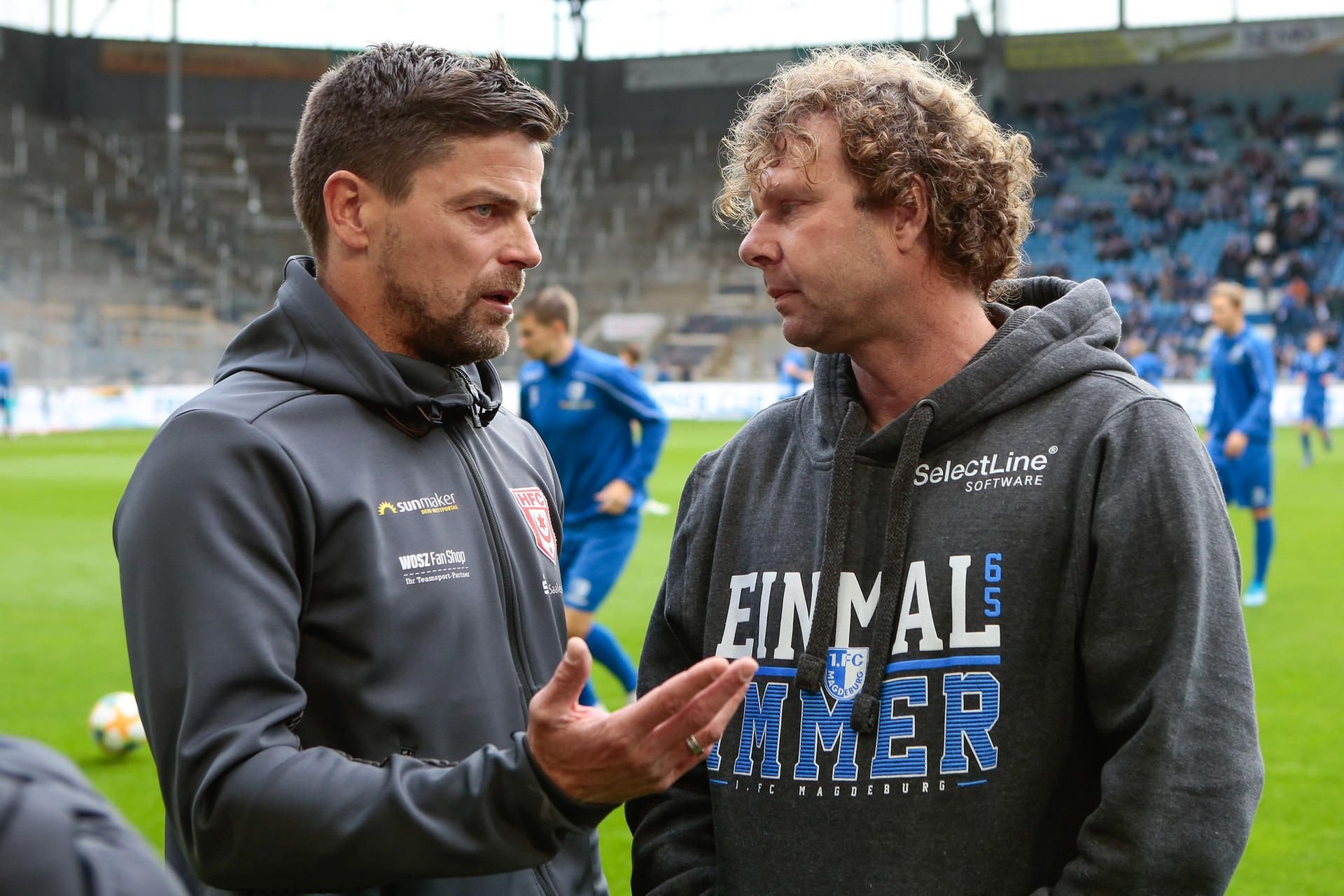 Anfang November noch Trainerkollegen in der 3. Liga: Torsten Ziegner (l.) ist beim HFC inzwischen ebenso freigestellt wie Stefan Krämer beim FCM.