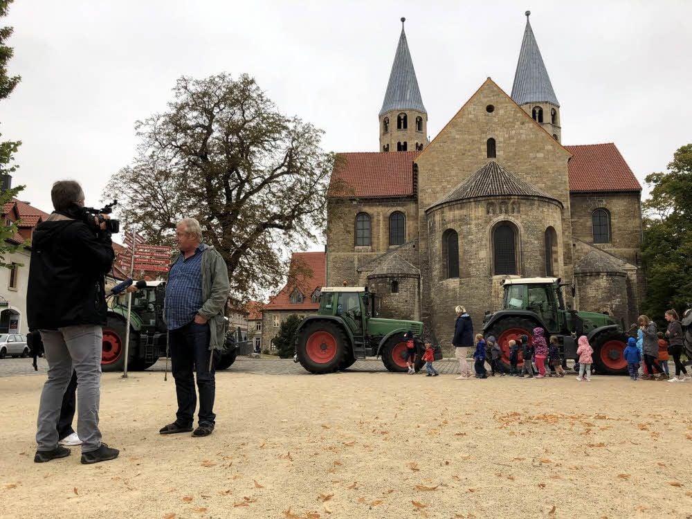 Warnstedter Protest: Traktoren auf dem Domplatz in Halberstadt.