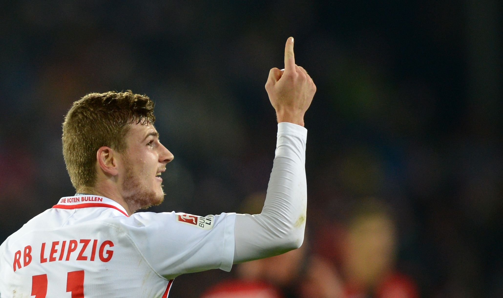 Fußball: Bundesliga, SC Freiburg - RB Leipzig, 12. Spieltag am 25.11.2016 in Schwarzwald-Stadion, Freiburg (Baden-Württemberg). Timo Werner von Leipzig bejubelt seinen 3:1-Treffer.