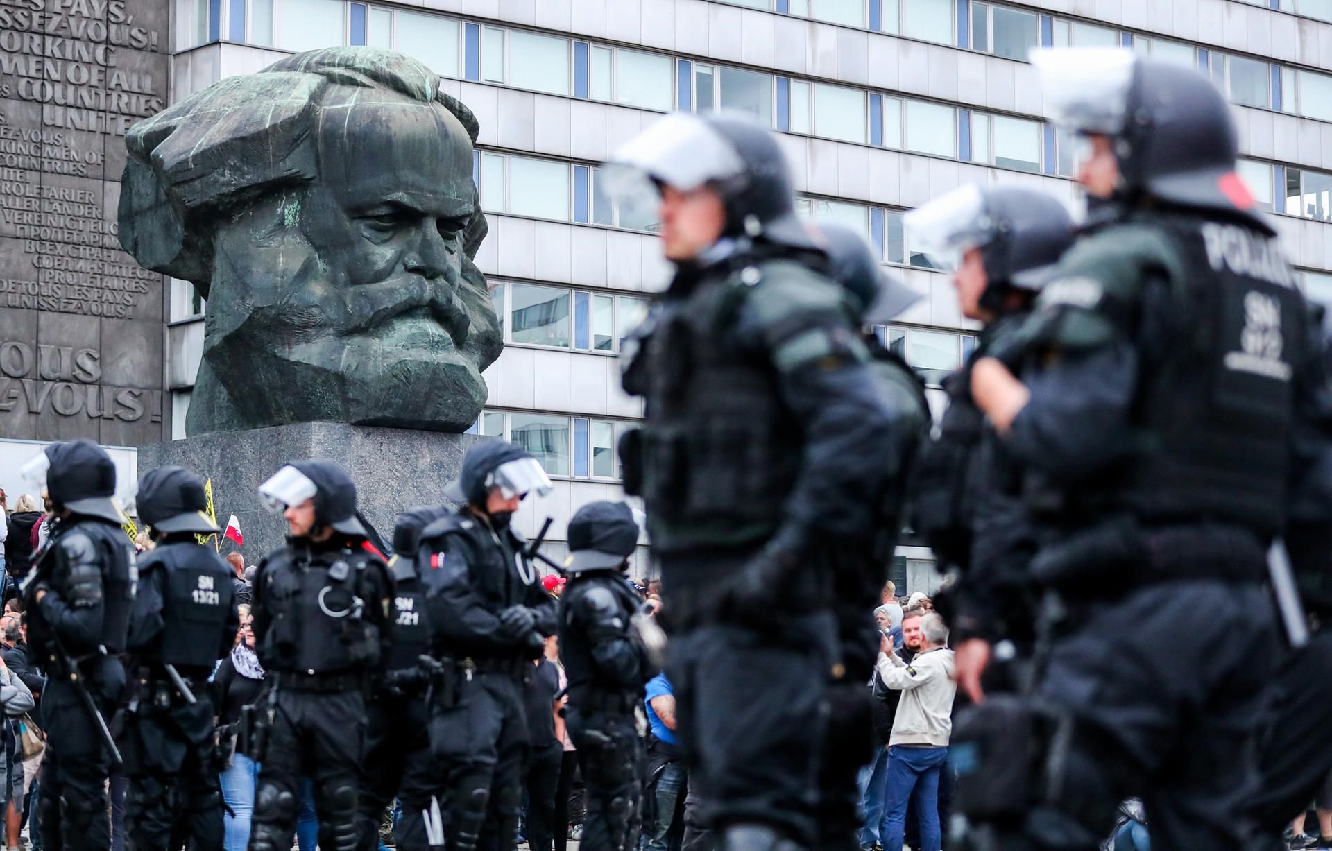 Sicherheit: Polizei schützt zahlreiche Gebäude in Thüringen