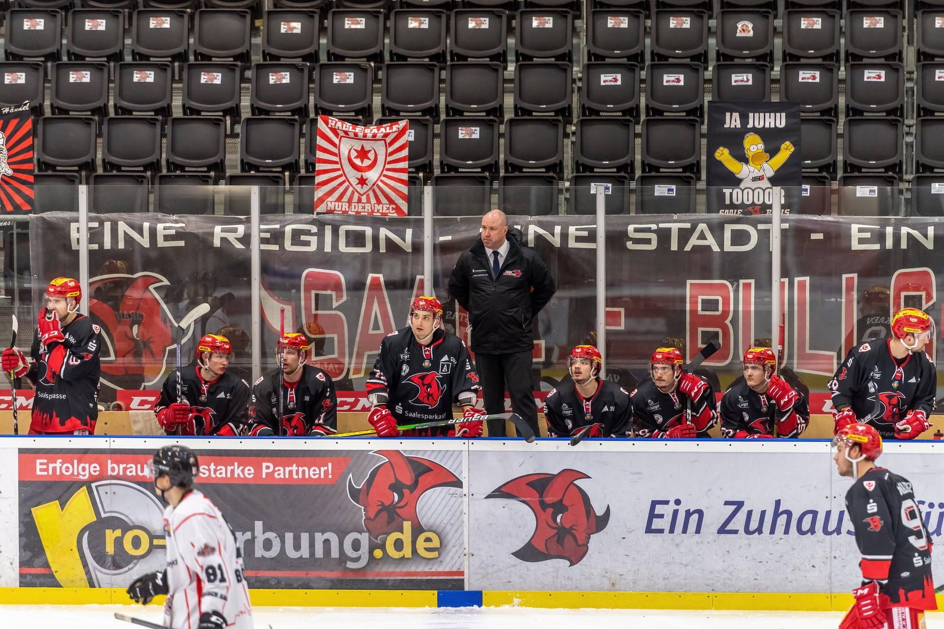 Auf die Saale Bulls um Trainer Ryan Foster warten schwere Gegner.