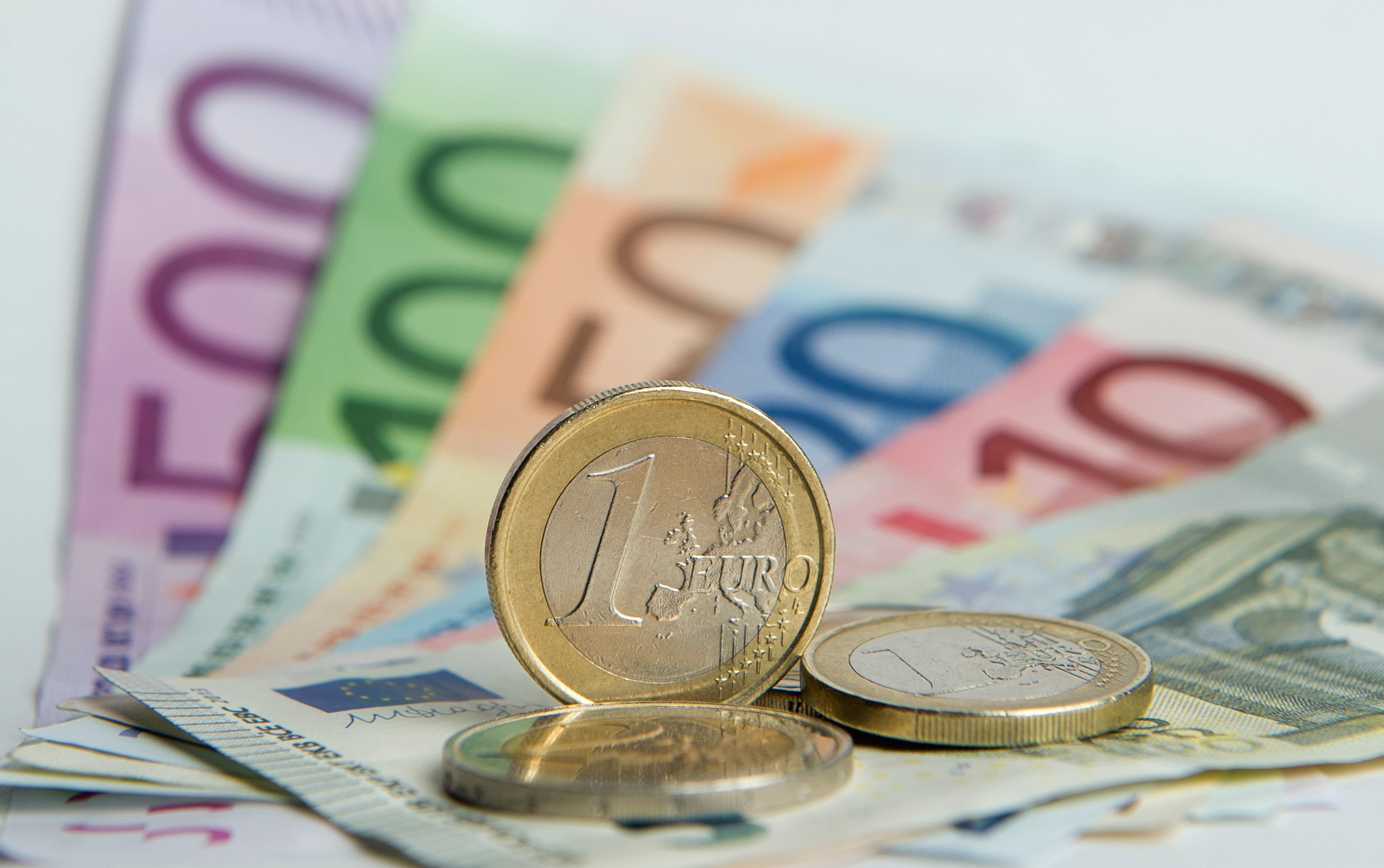 Nach Angaben des Inkassounternehmens Creditreform waren am 1. Oktober dieses Jahres bundesweit 6,8 Millionen volljährige Personen überschuldet.