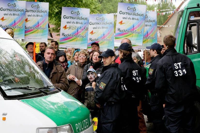 Proteste gegen ein Neonazi-Konzert im Mai 2013 in Nienhagen.