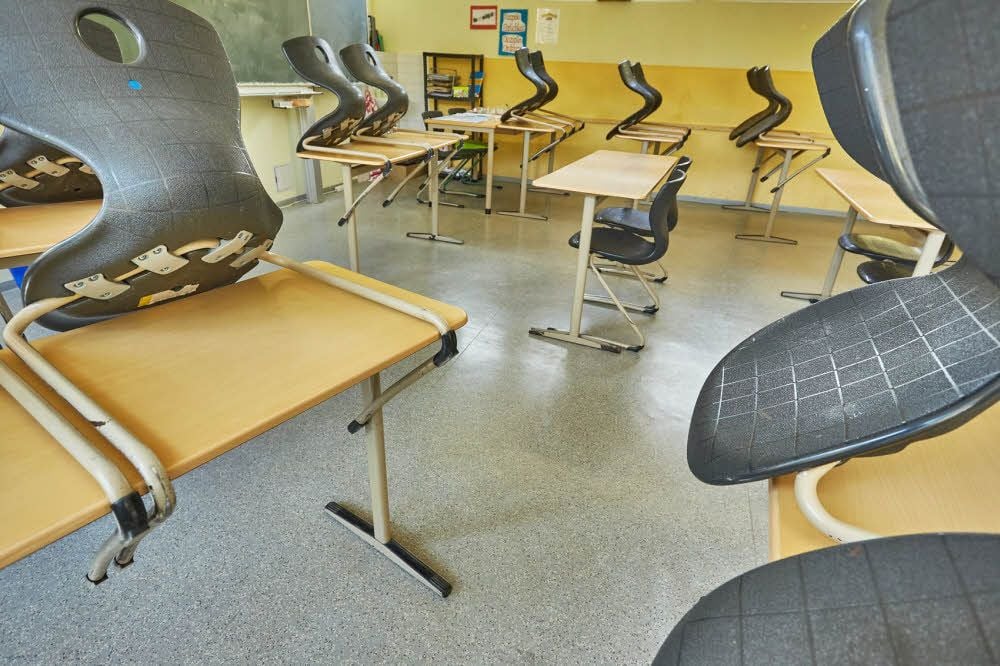 In der Grundschule Reideburg/Kanena ist ein erhöhter Naphthalinwert festgestellt worden. Ursache sollen früher verwendete Baustoffe in den Fußböden sein.