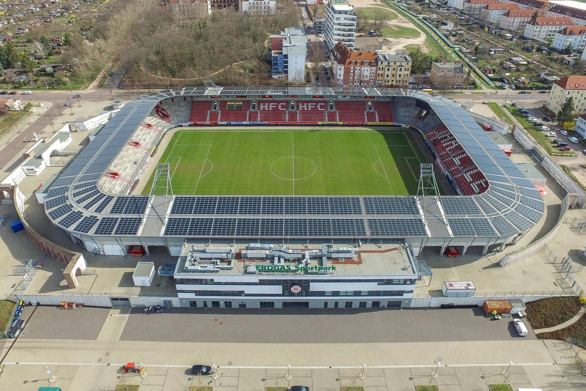 Der Erdgas Sportpark in Halle: Hier wird es wohl bald Geisterspiele der 3. Liga geben.