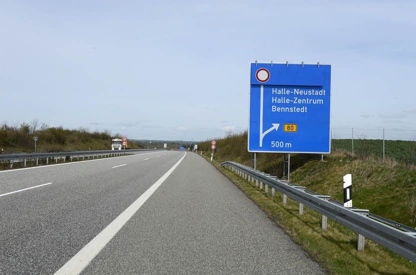 Hier ist Schluss - die Autobahn endet an der B 80 westlich von Halle.