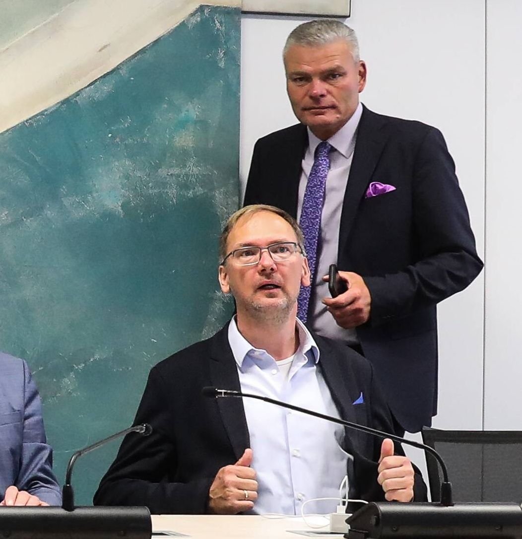 Ist Lars-Jörn Zimmer (CDU) als Chef des Lanedstourismusverbandes noch tragbar? Zimmer im Bild mit Parteikollege Innenminister Holger Stahlknecht, der ihn öffentlich rügte.