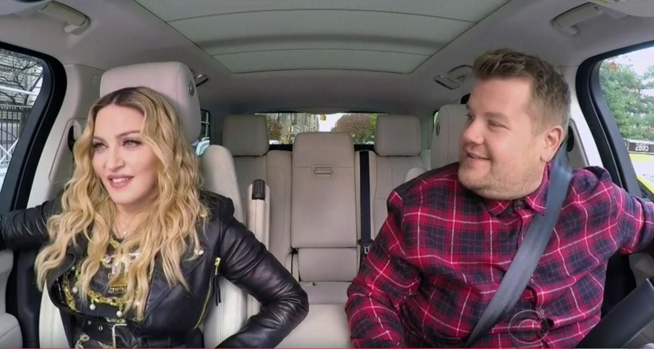 Madonna (l.) zusammen mit James Corden.