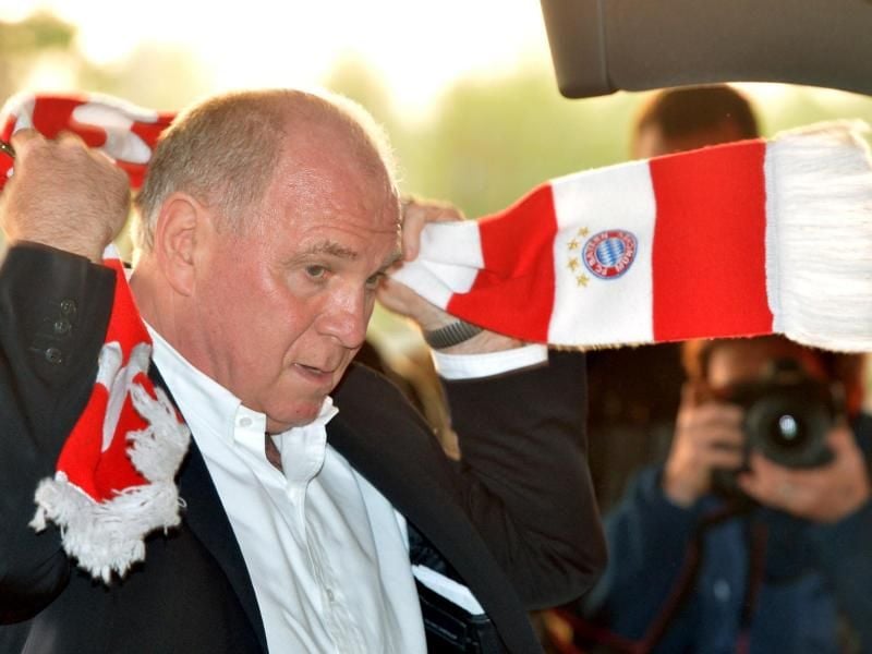 Bayern-Präsident Uli Hoeneß gerät durch seine Selbstanzeige unter Druck.