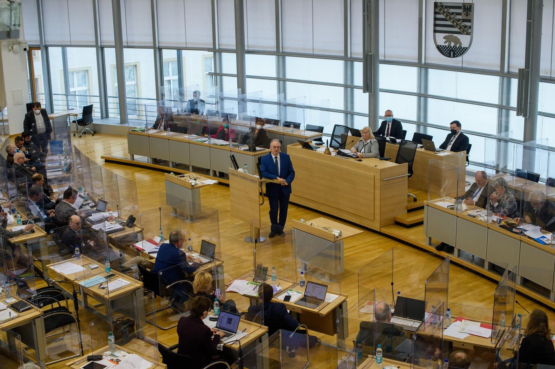 Reiner Haseloff (CDU), Ministerpräsident des Landes Sachsen-Anhalt, spricht im Plenarsaal des Landtages zu den Abgeordneten.