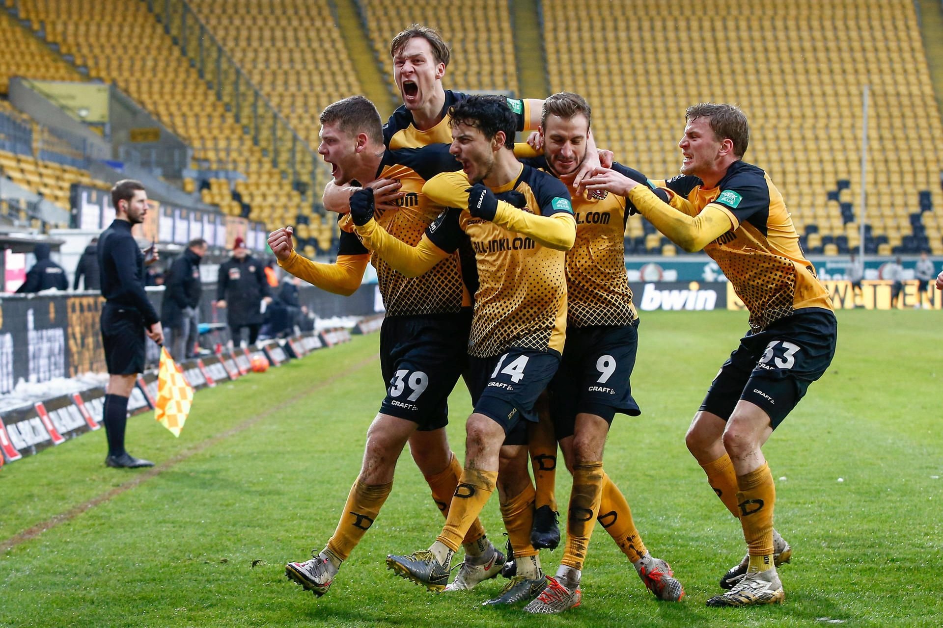 Im Stile eines Spitzenreiters: Dynamo Dresden dreht das Spiel gegen Kaiserslautern und gewinnt mit 4.3.