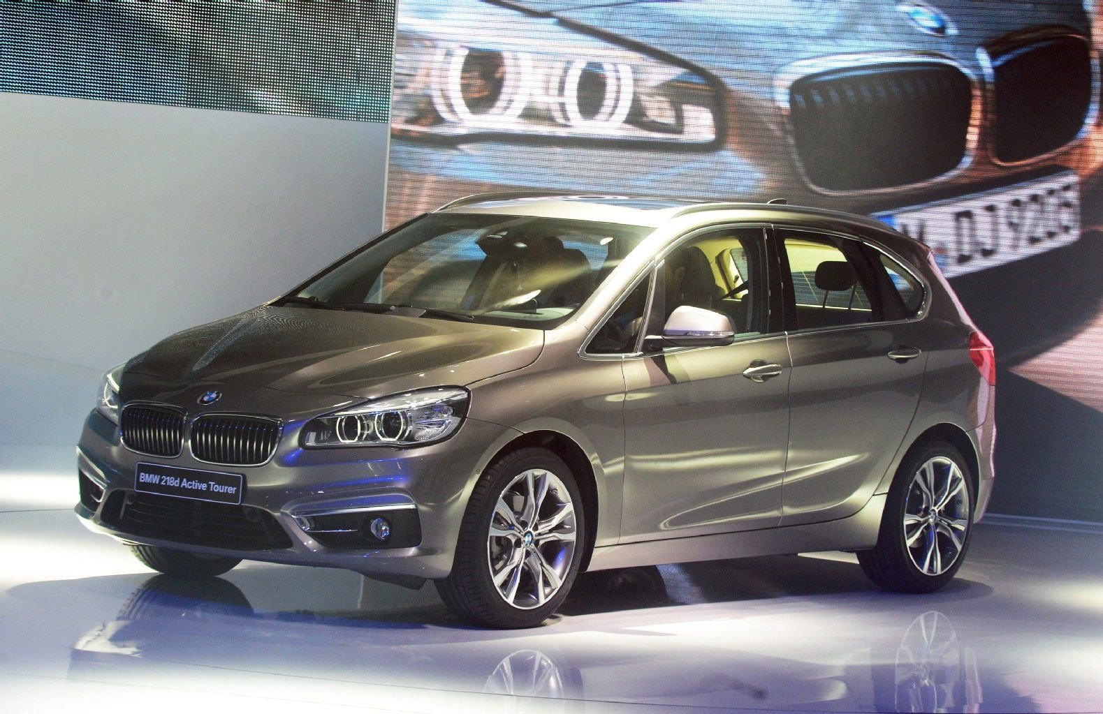 BMW präsentiert mit dem 2er Active Tourer seinen ersten Van sowie den ersten Fronttriebler der Markenhistorie.