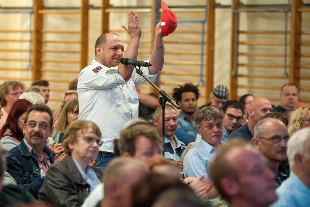 Der Redebedarf der Einwohner war groß - die Emotionen auch.