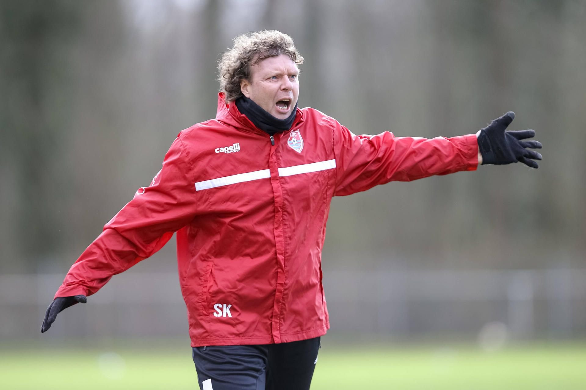 Trainiert hat Stefan Krämer die Profis des KFC Uerdingen schon wieder. Auf sein erstes Pflichtspiel muss er wegen der Coronapause aber weiter warten.